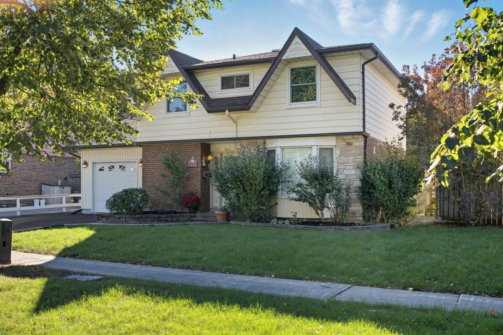 Whitby, ON L1N 1Y6,909 Harding ST