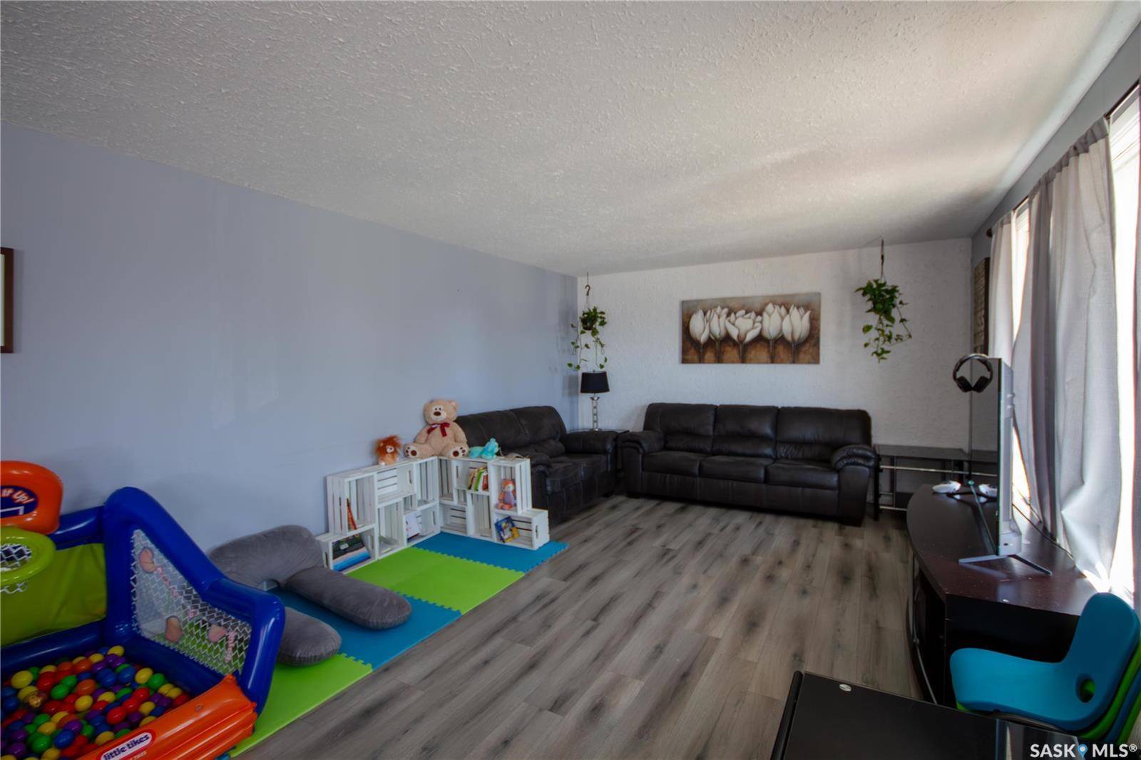 Battleford, SK S0M 0E0,52 22nd STREET