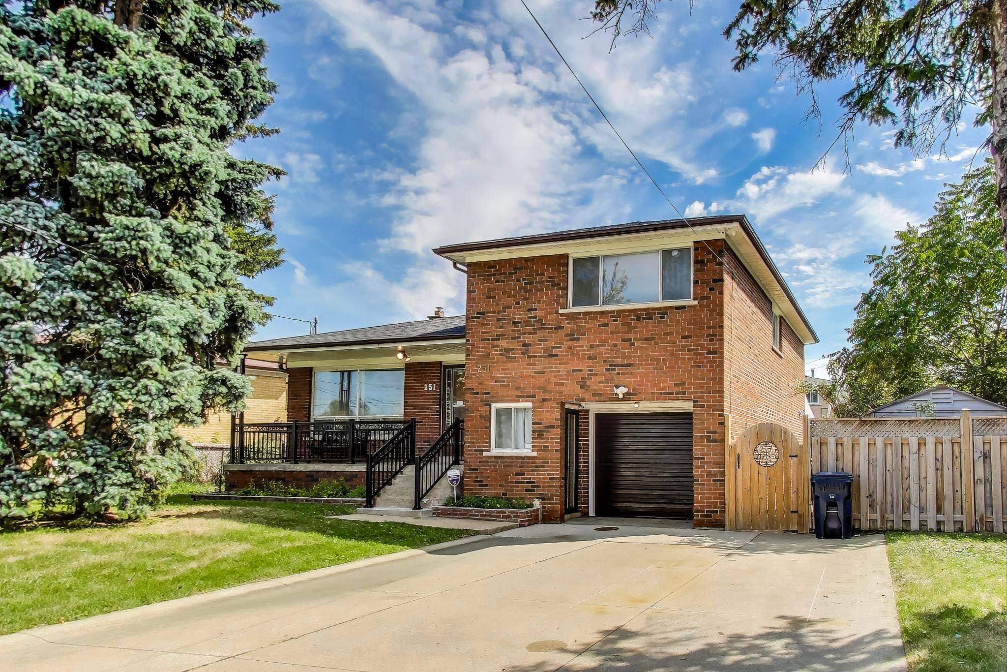 Toronto W05, ON M3N 2N6,251 Driftwood AVE