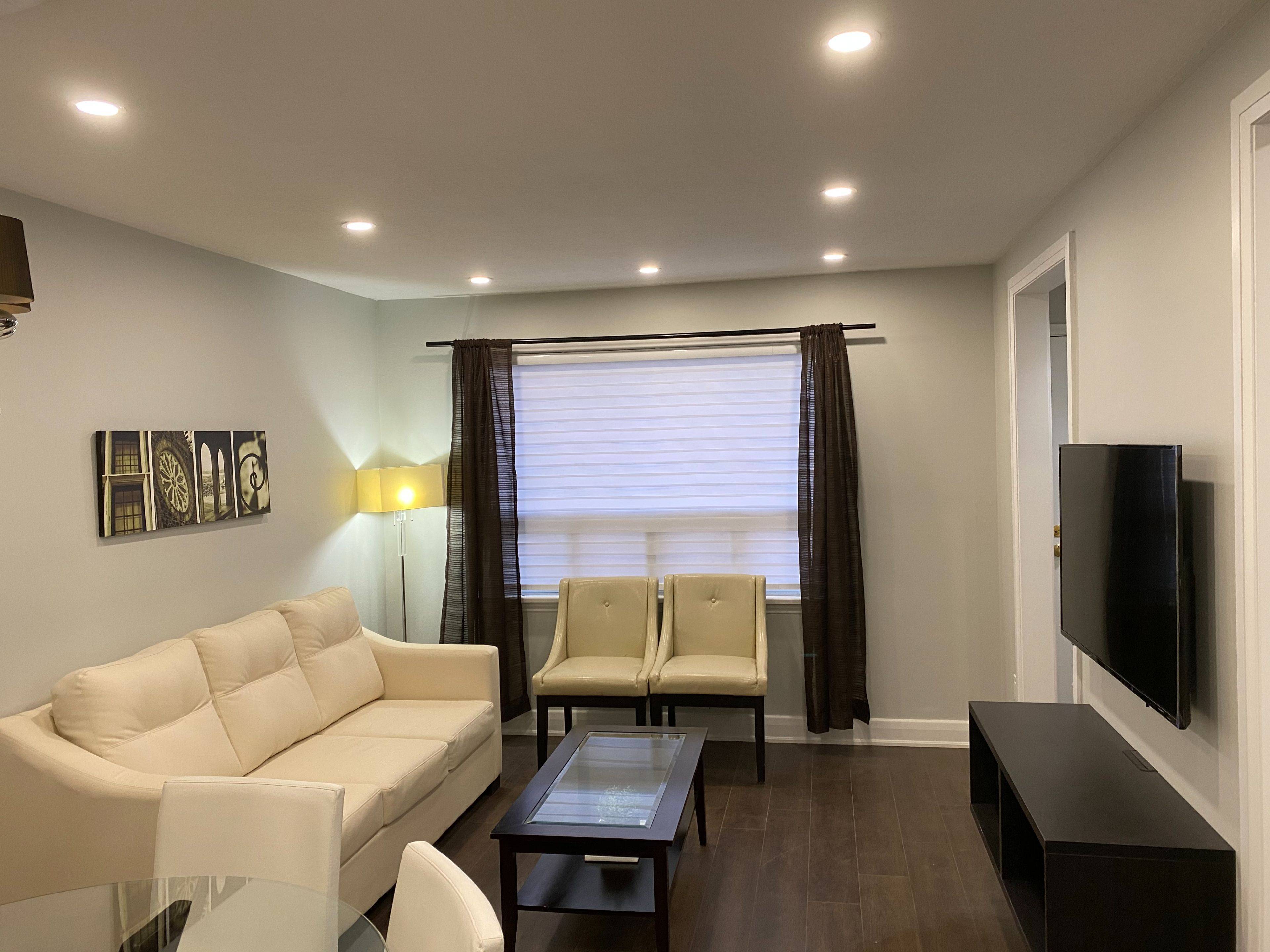 Mississauga, ON L5H 2P9,30 Pine AVE N