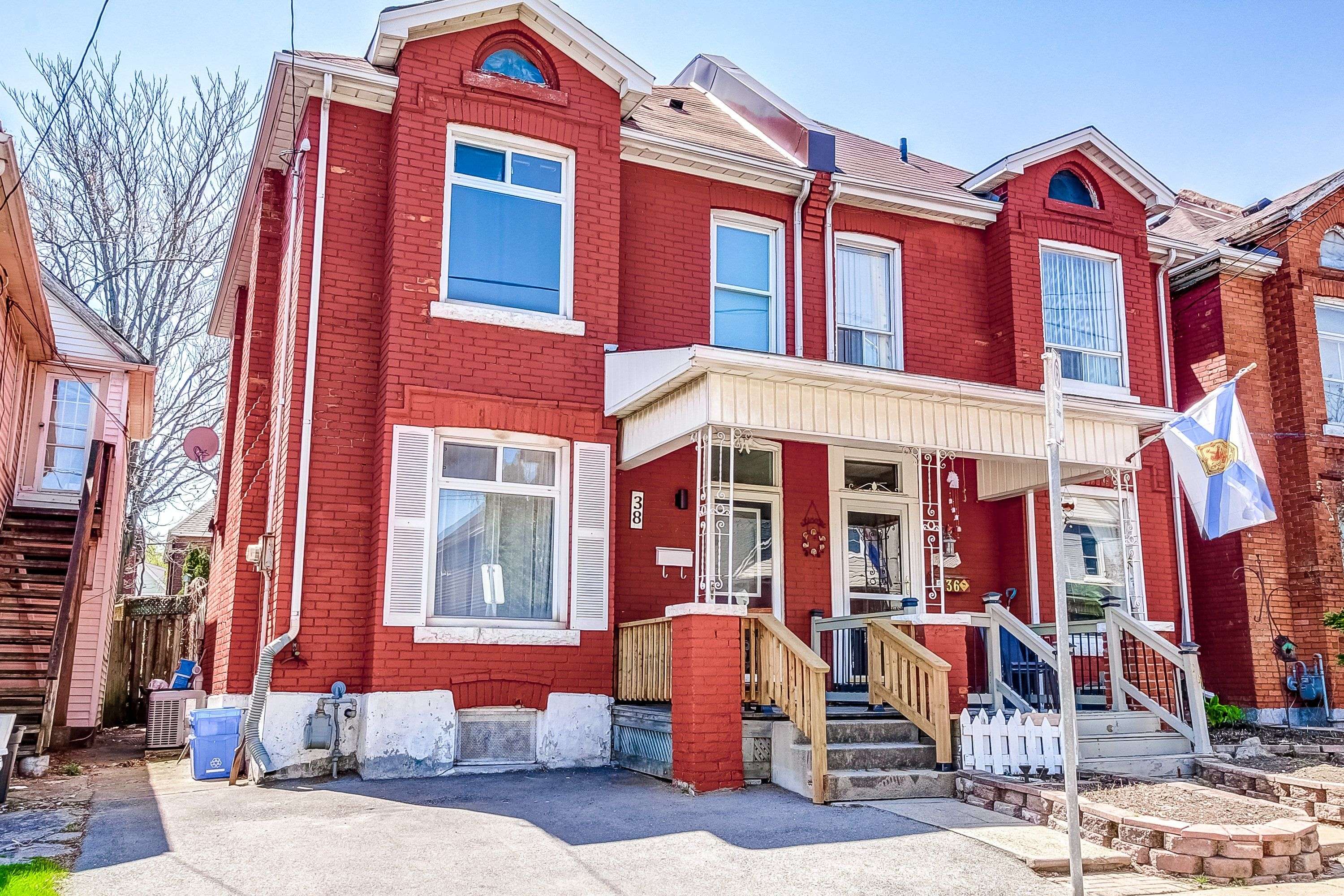 Hamilton, ON L8L 2M3,38 Rosemont AVE