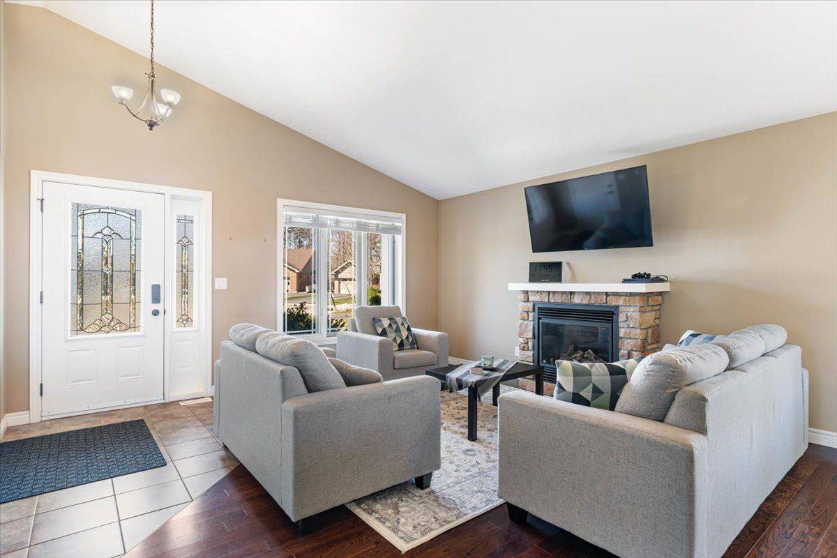 Norfolk, ON N4B 2W5,56 Wintergreen CRES