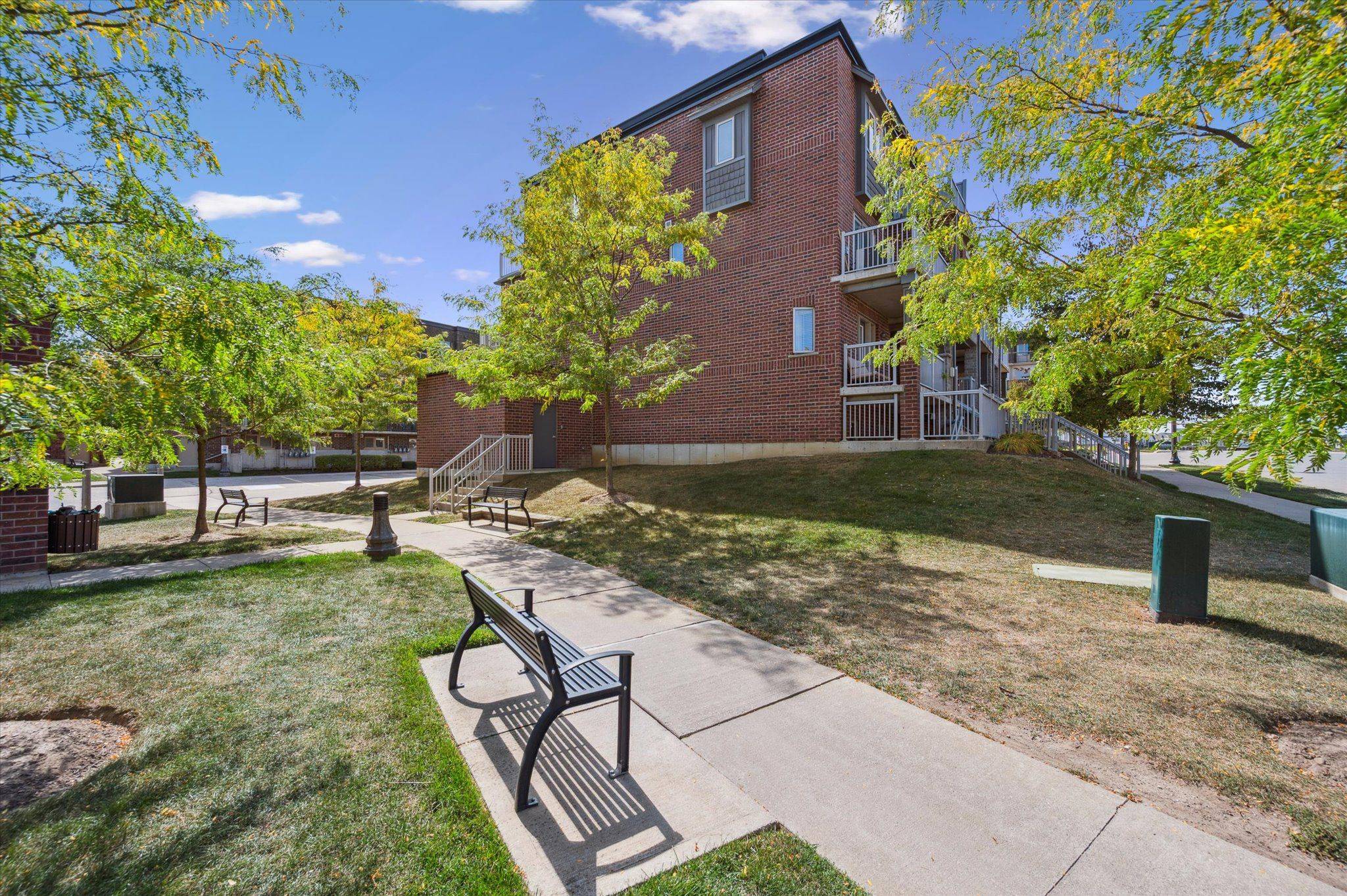 Kitchener, ON N2R 0H6,24 Sienna ST #D