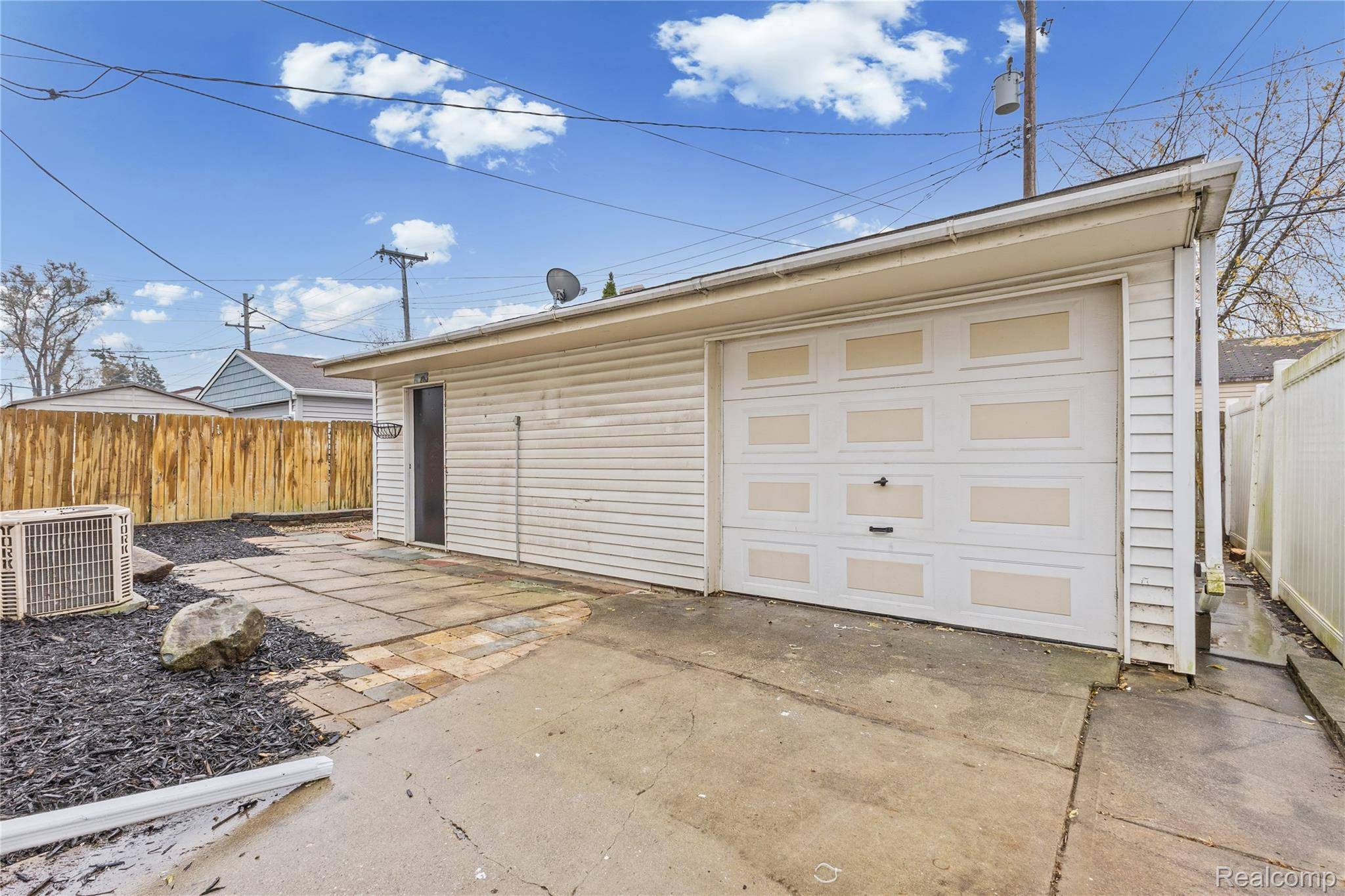 Ecorse, MI 48229,277 White ST