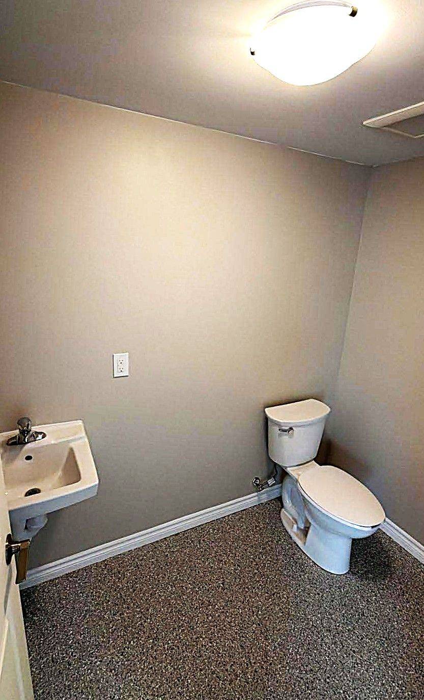 Whitby, ON L1N 9A5,1621 Mcewen DR #21