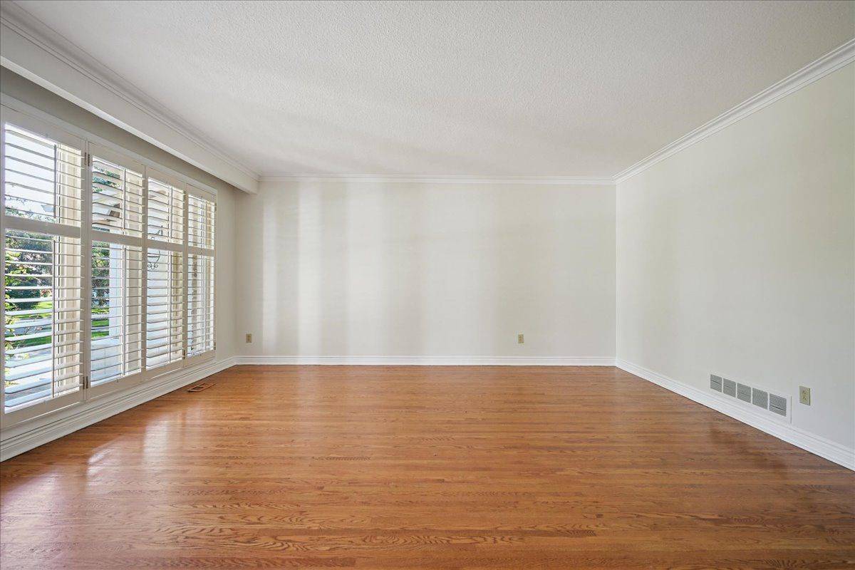 Oakville, ON L6L 4B7,180 Tracina DR