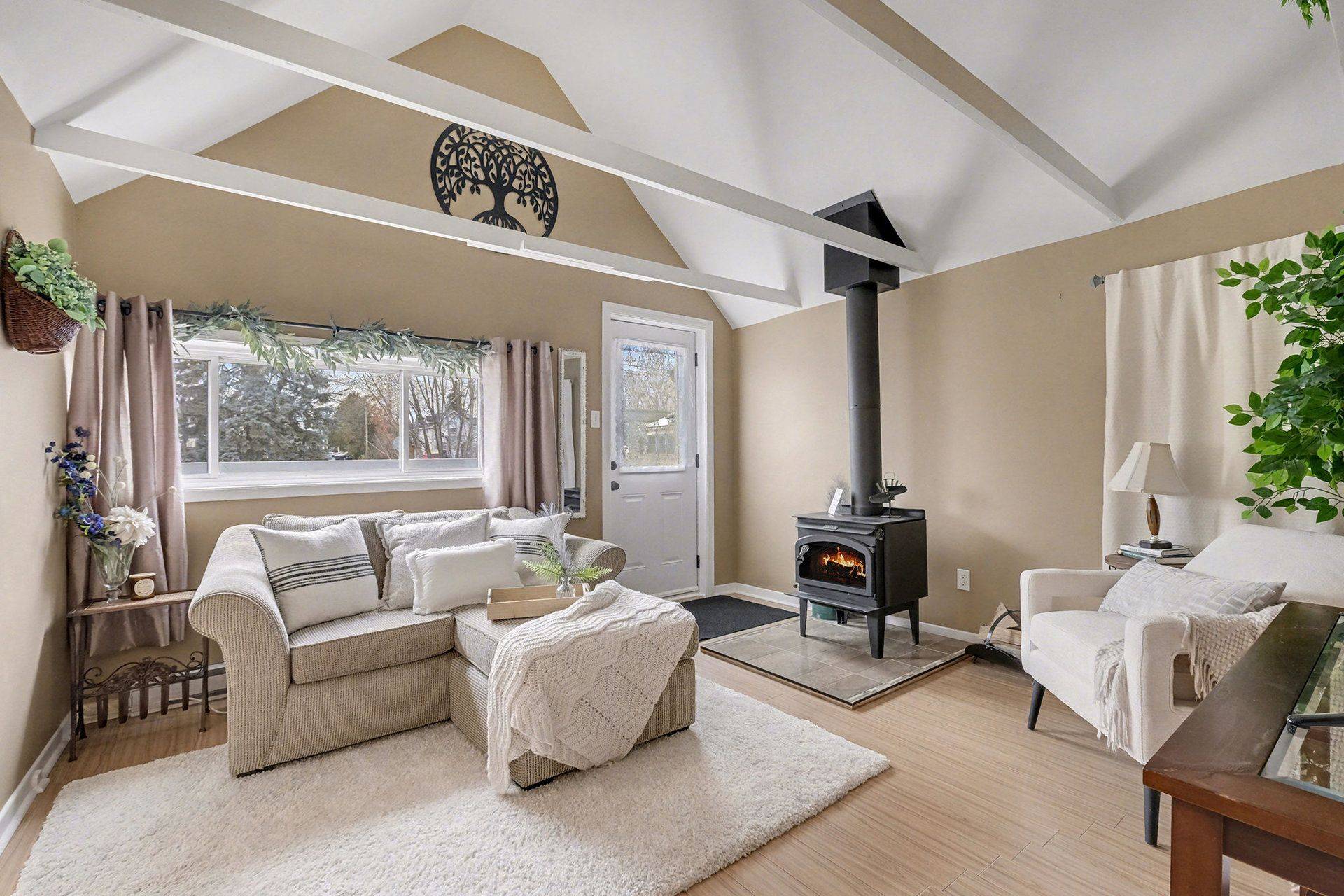 North Grenville, ON K0G 1J0,415 BARNES ST