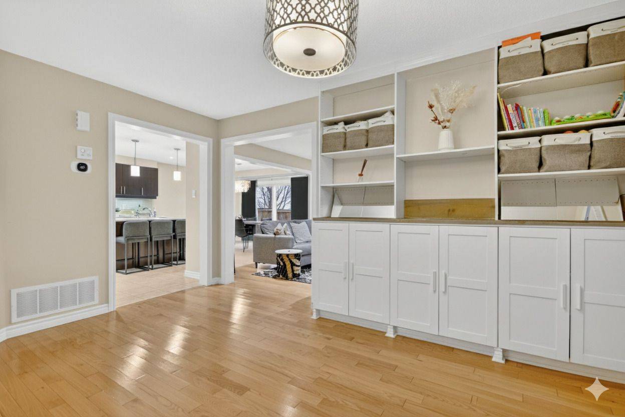 Stittsville - Munster - Richmond, ON K2S 0P8,317 Gallantry WAY