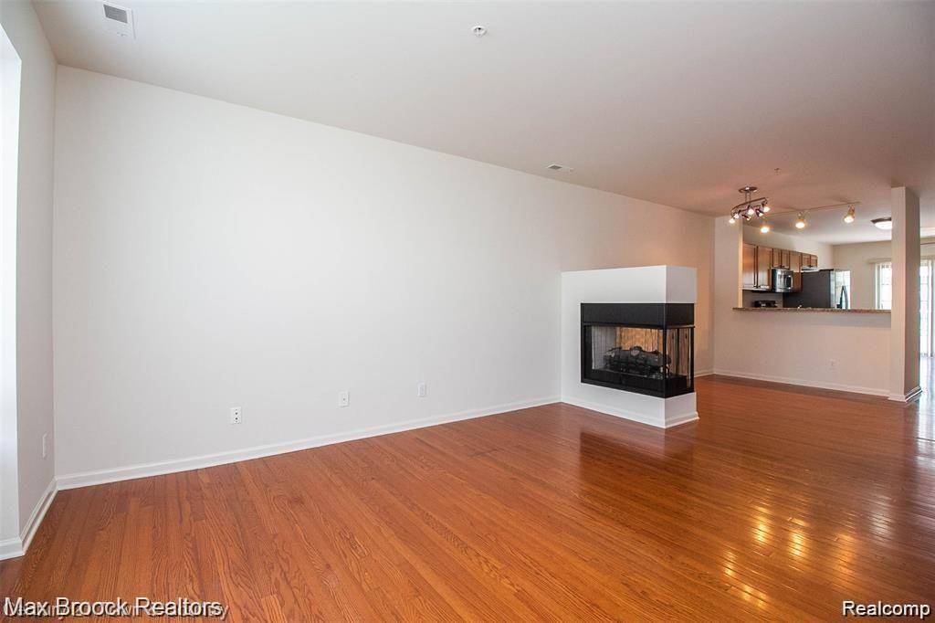 Troy, MI 48084,1404 RALIEGH PL