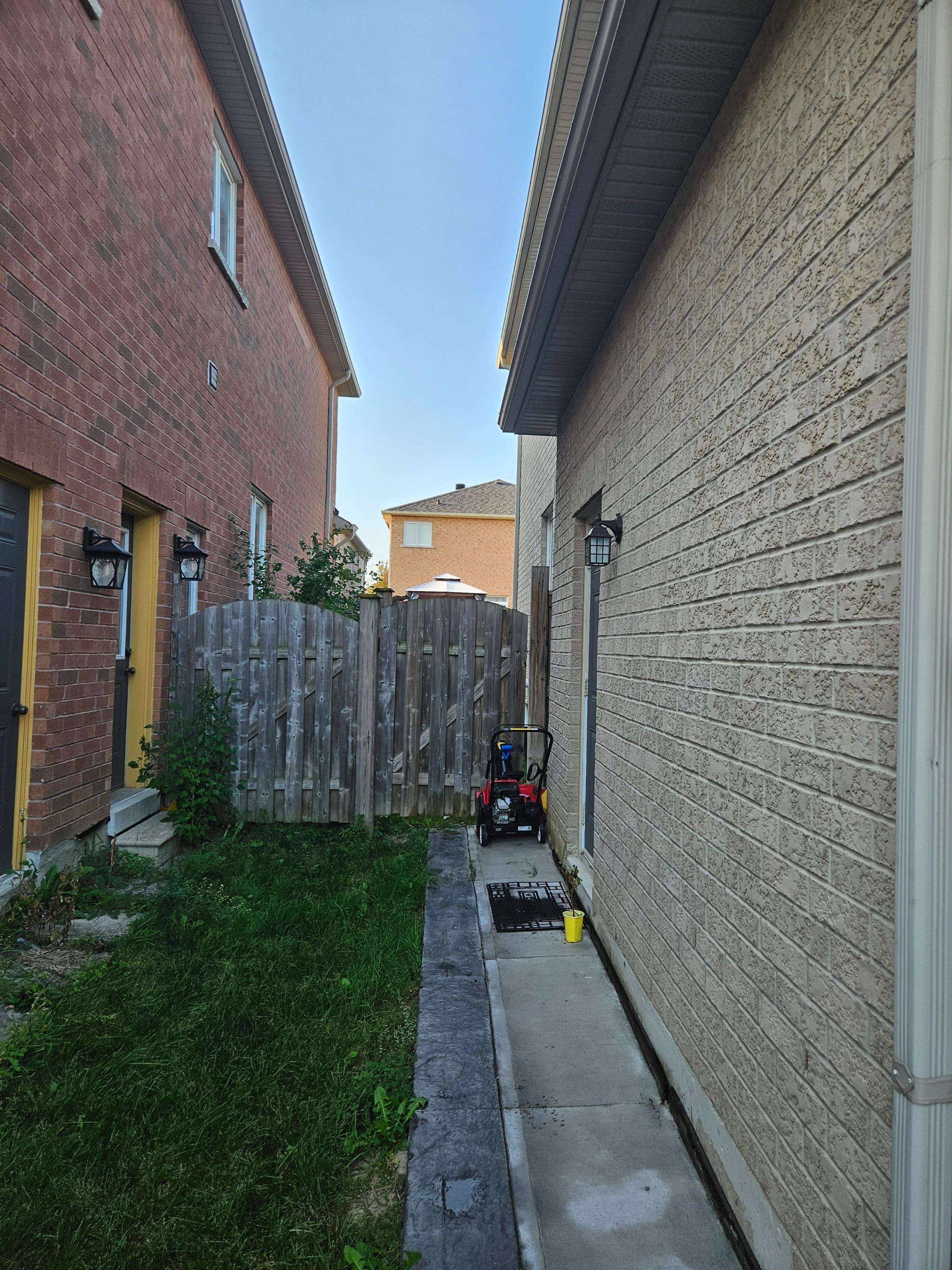 Markham, ON L6B 0M2,34 Terrance DR