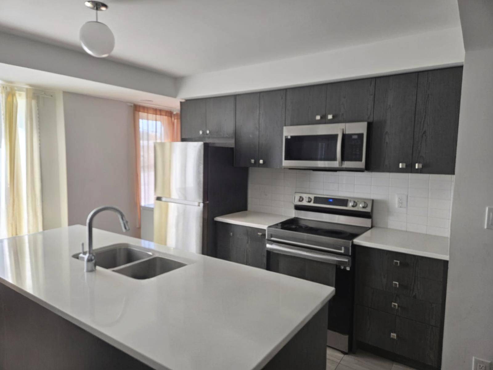 Barrie, ON L9J 0P1,131 Appletree LN