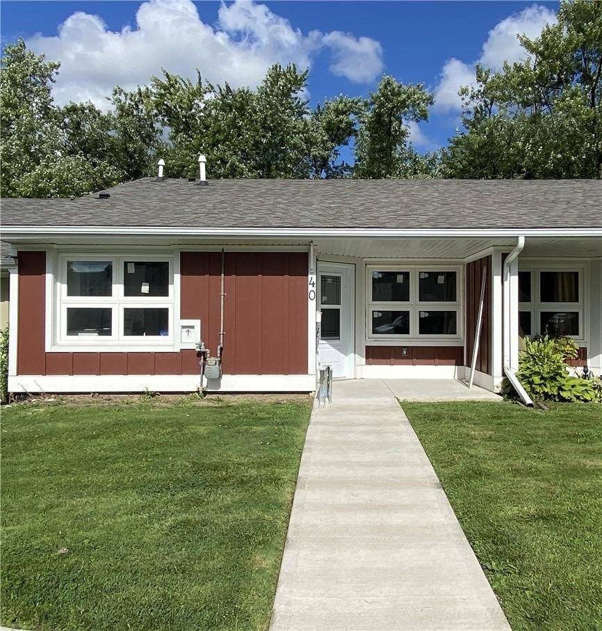 Hamilton, ON L9B 1T8,40 Szollosy CIR