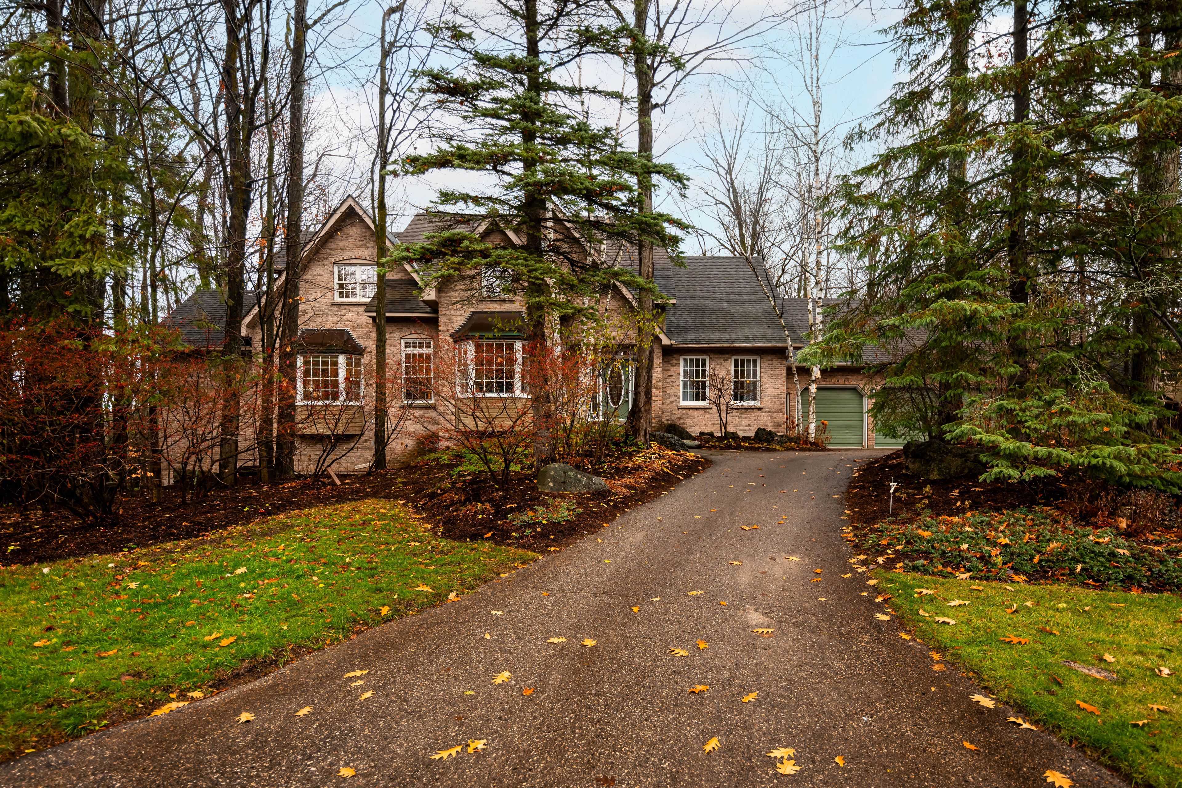 Mono, ON L9W 4A8,7 Ironwood CT