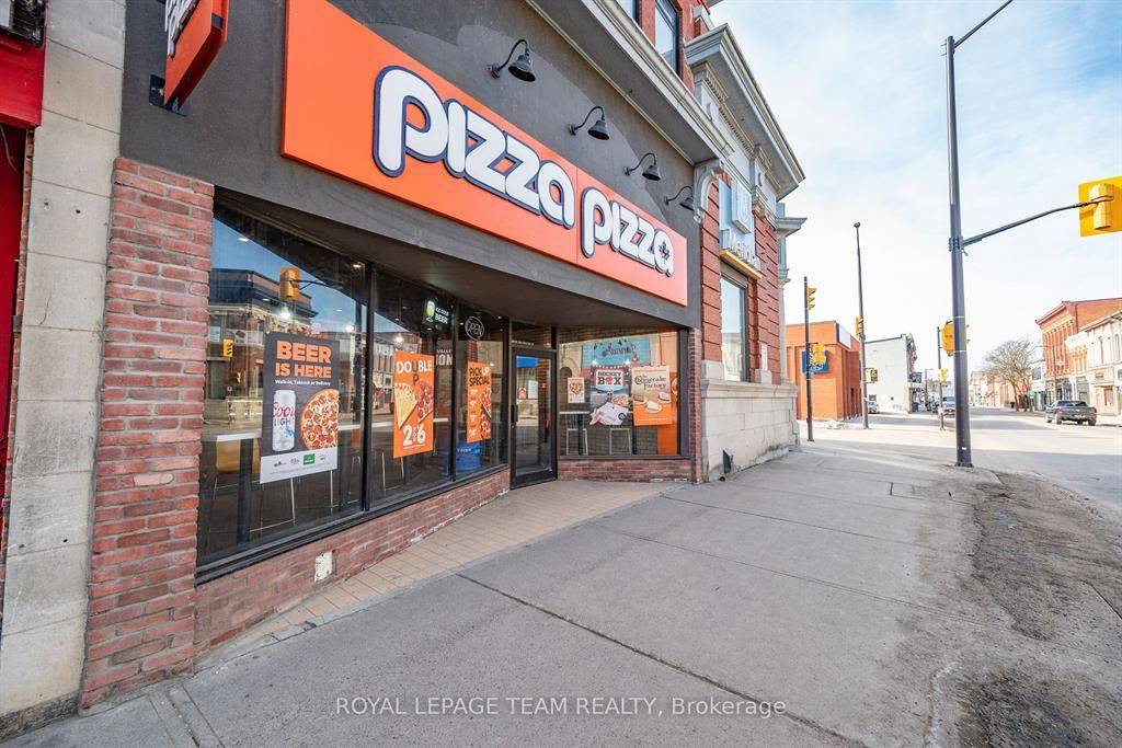 Pembroke, ON K8A 5M3,32 Pembroke ST W