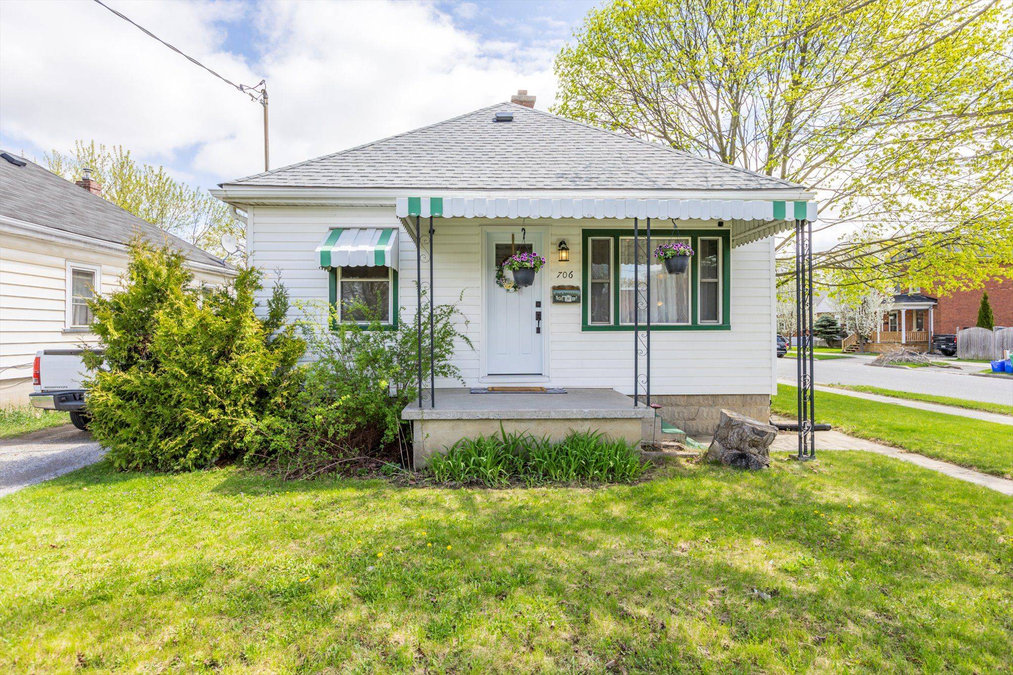 Peterborough, ON K9J 5J8,706 Monaghan RD