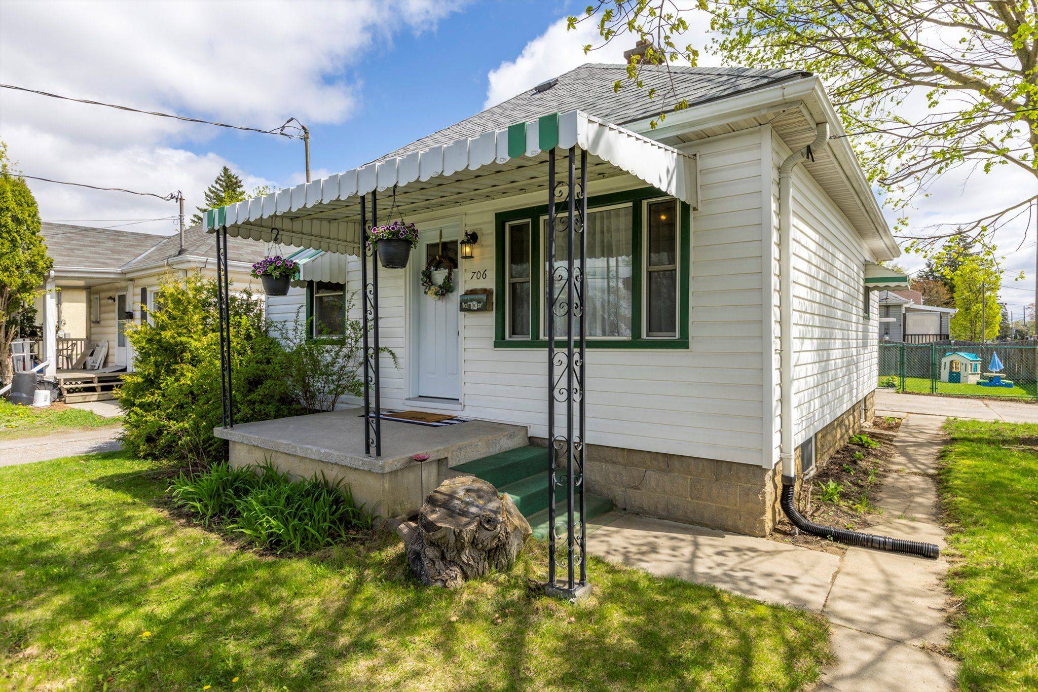 Peterborough, ON K9J 5J8,706 Monaghan RD