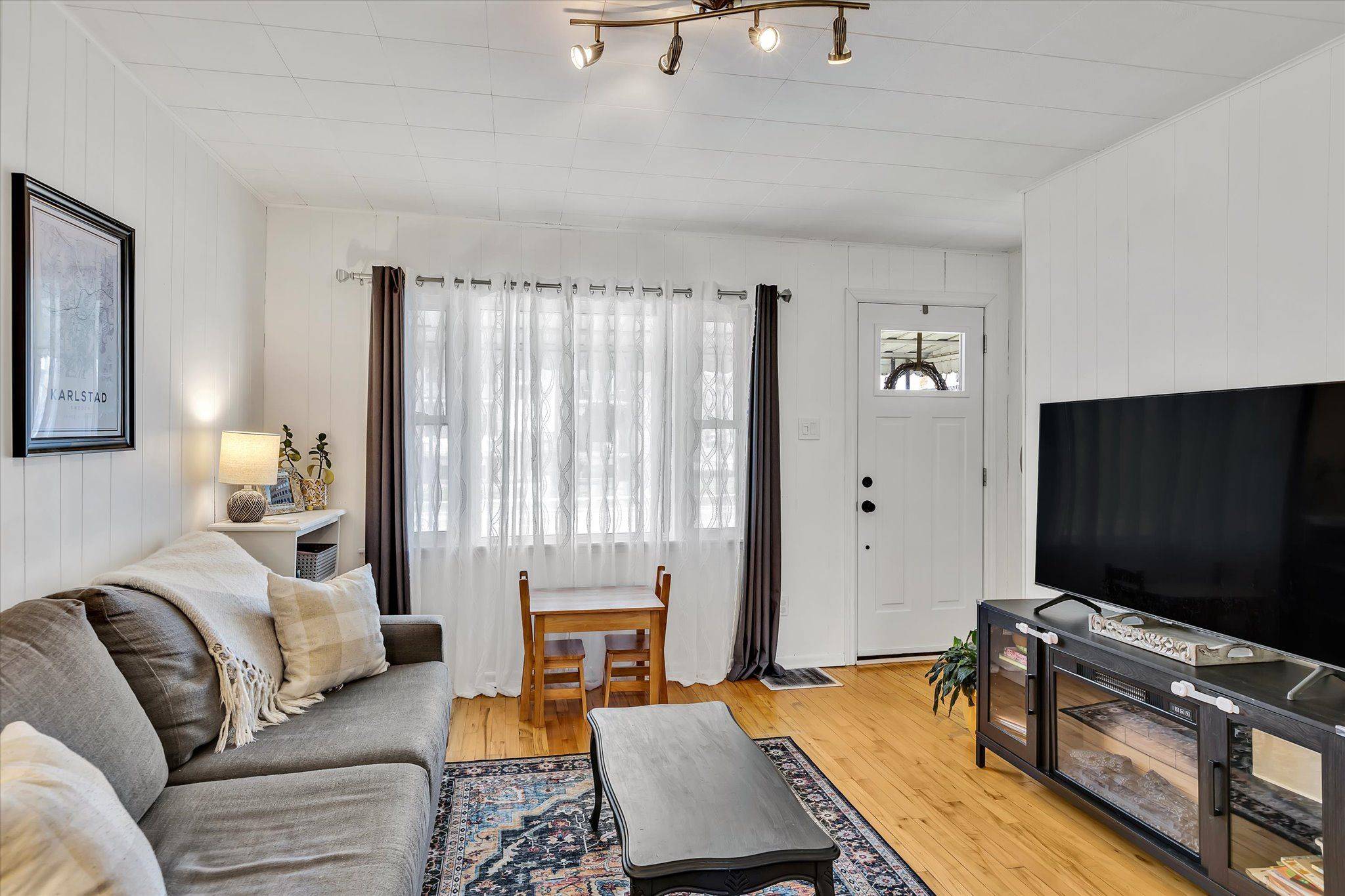 Peterborough, ON K9J 5J8,706 Monaghan RD