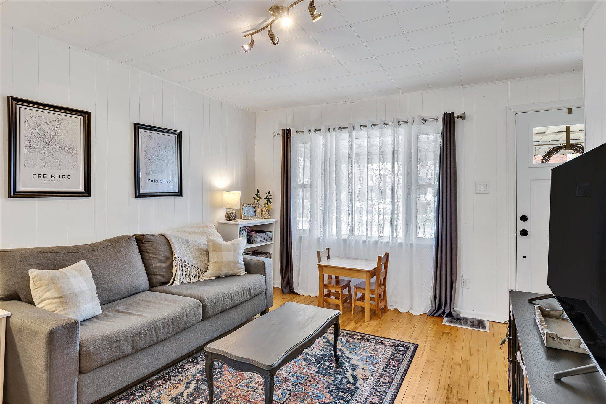 Peterborough, ON K9J 5J8,706 Monaghan RD