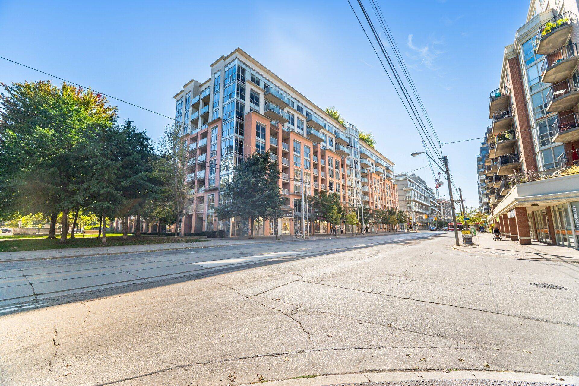 Toronto C01, ON M6K 3M8,1005 King ST W #414