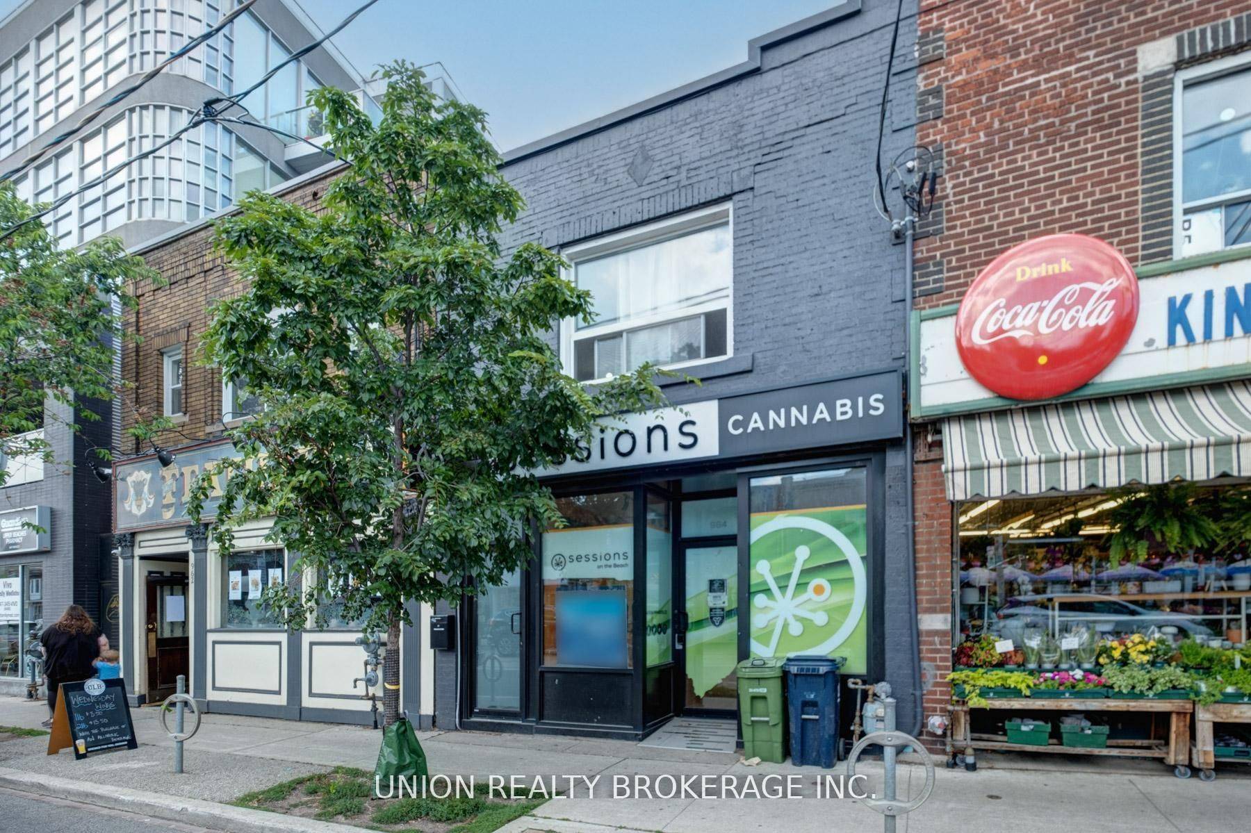 Toronto E02, ON M4E 1S7,964 Kingston RD