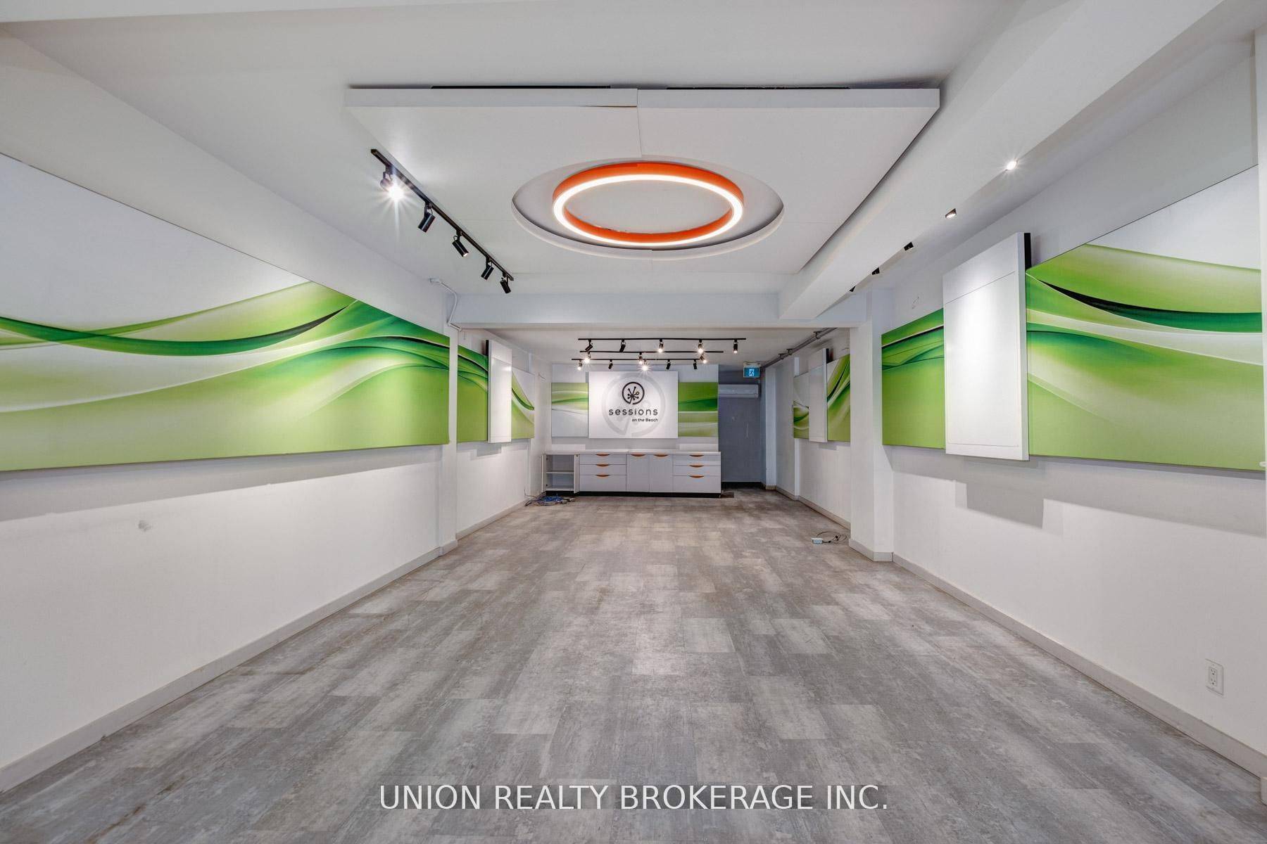 Toronto E02, ON M4E 1S7,964 Kingston RD