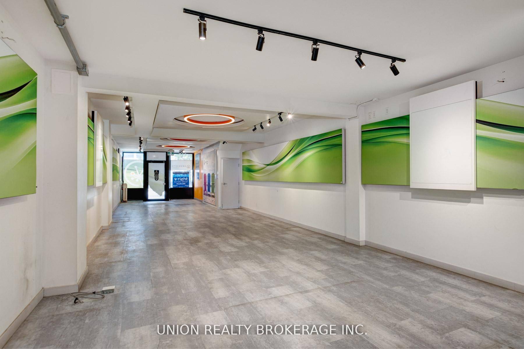 Toronto E02, ON M4E 1S7,964 Kingston RD