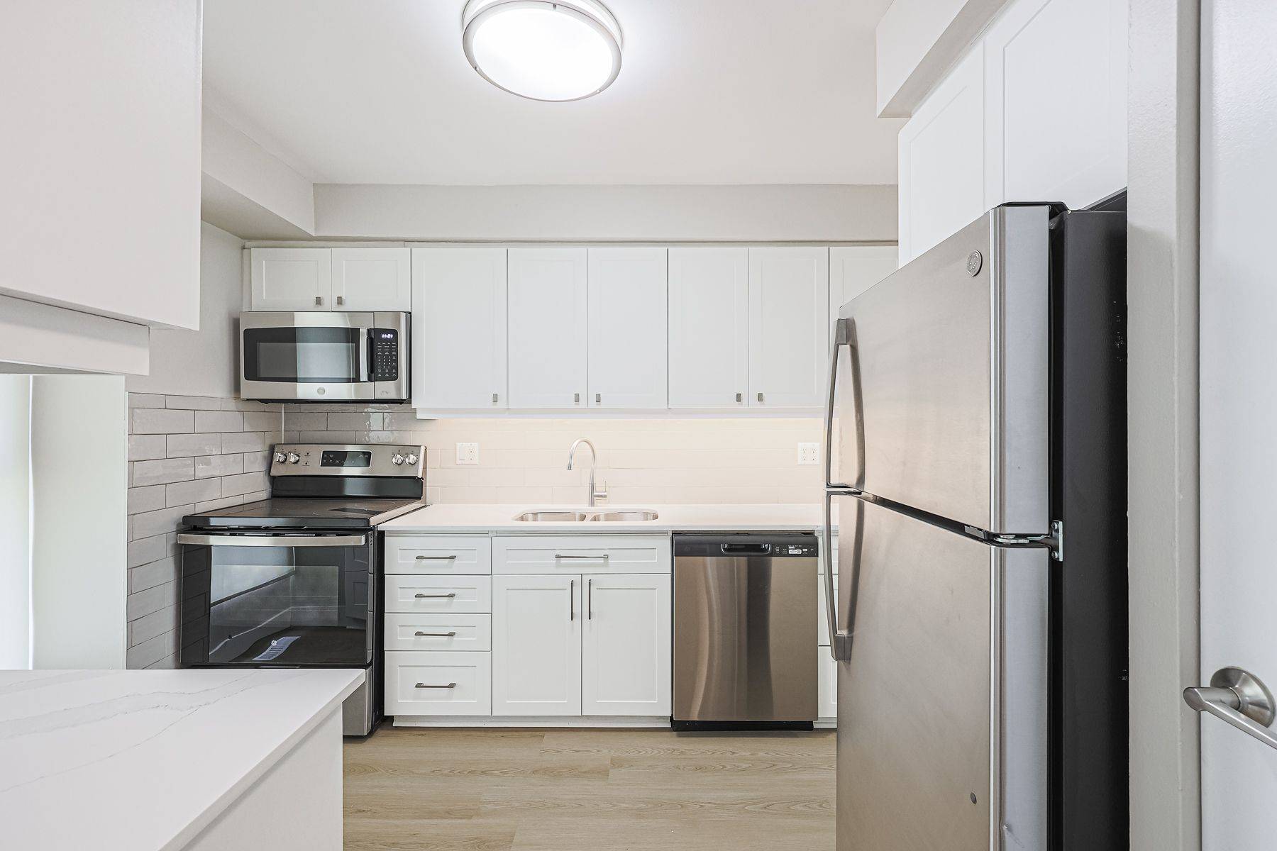 Oshawa, ON L1J 5Y4,560 Waverly ST N #29