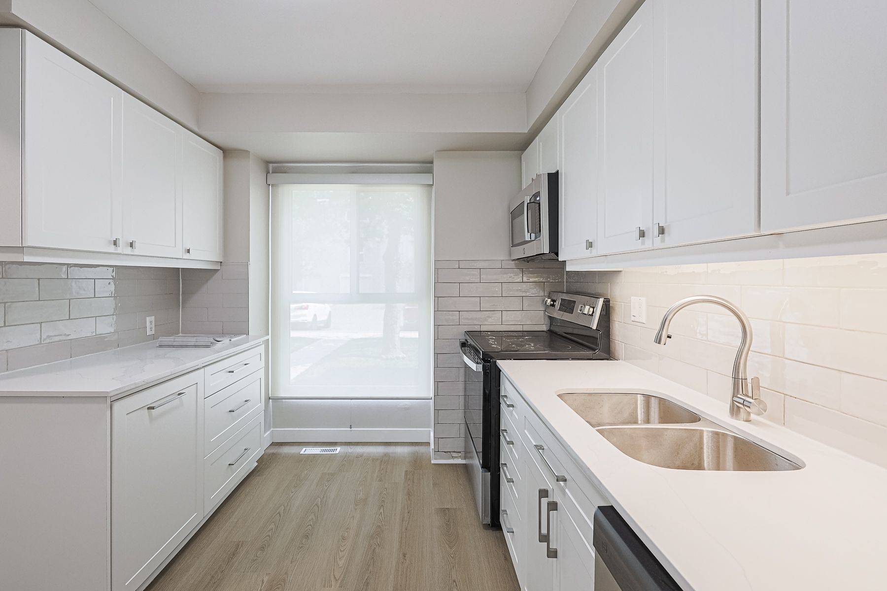 Oshawa, ON L1J 5Y4,560 Waverly ST N #29