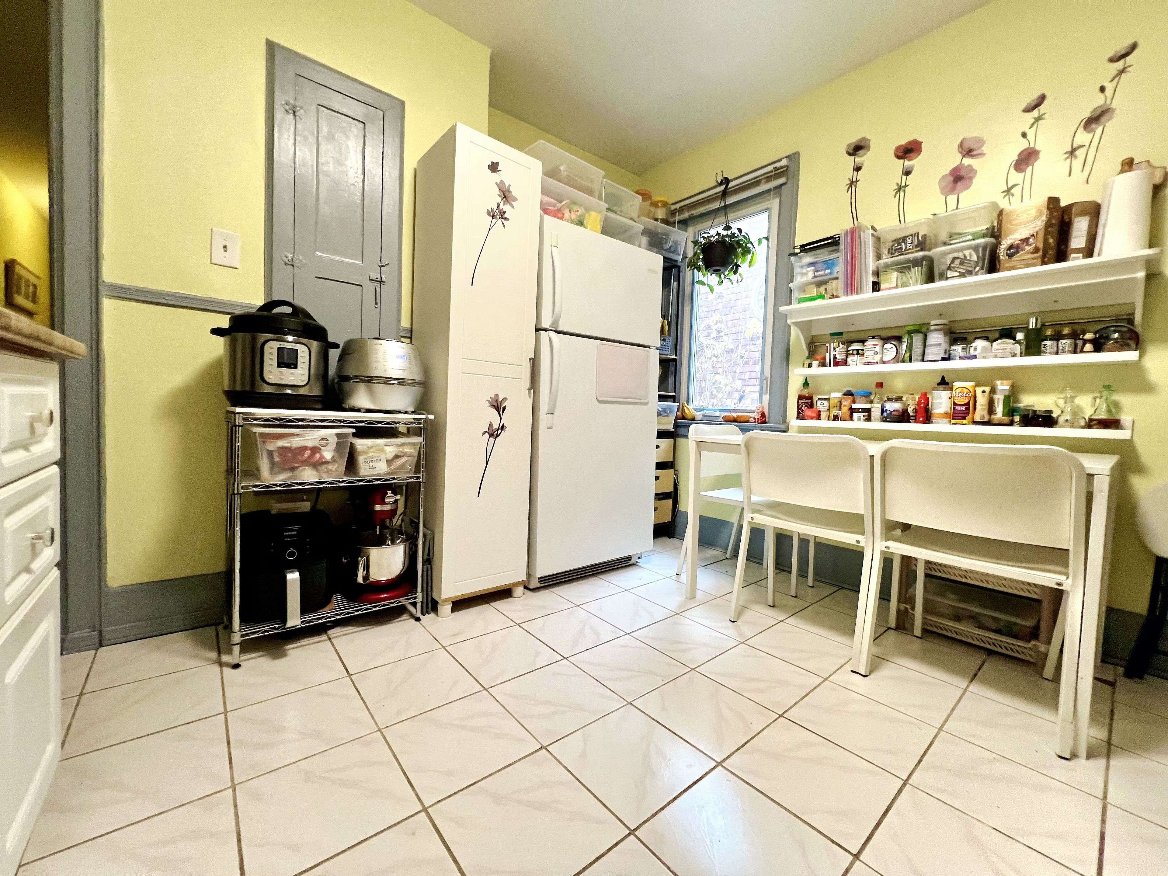 Toronto W03, ON M6N 1J3,1768 St Clair AVE W