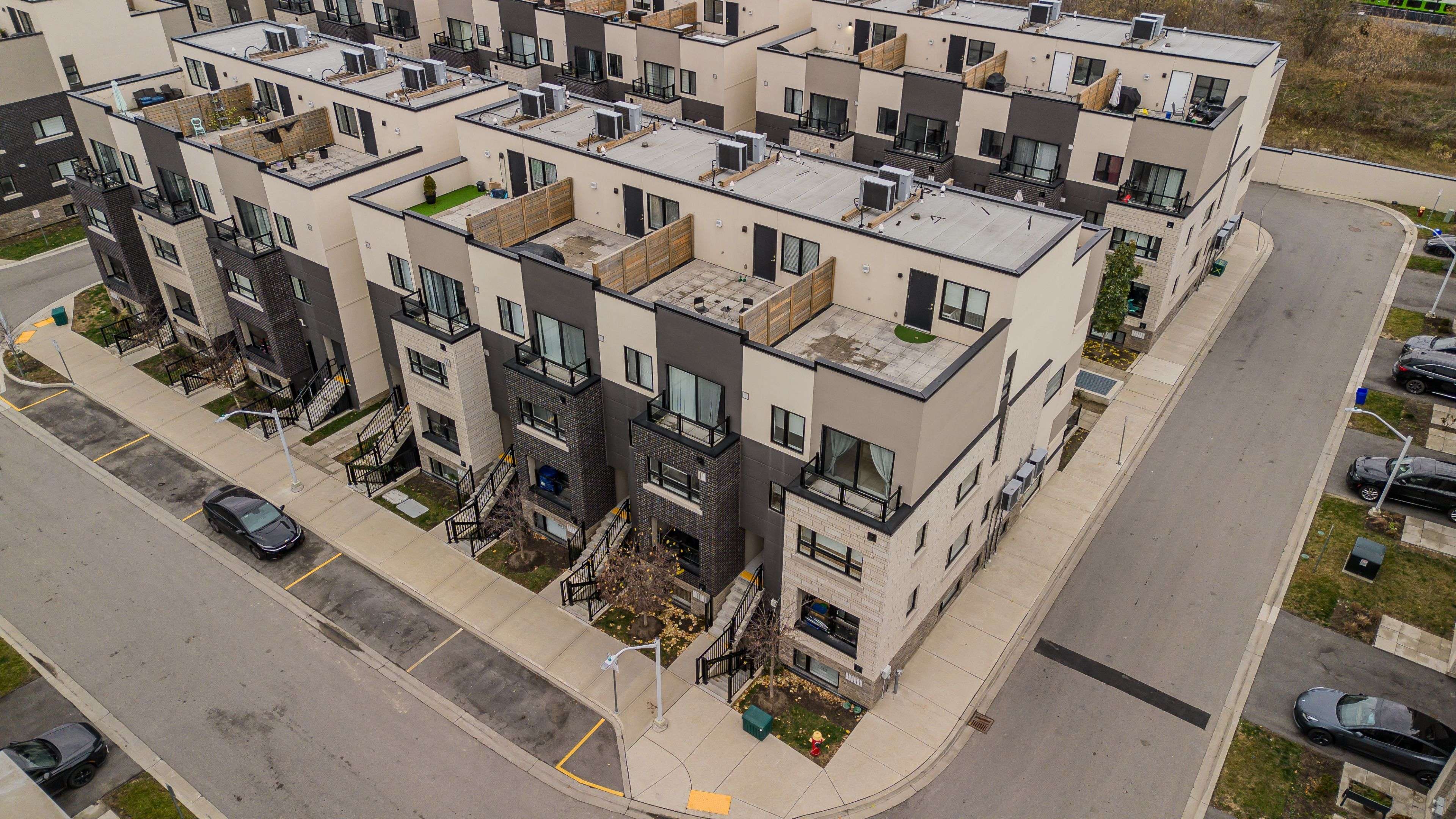 Burlington, ON L7T 0C3,1133 Cooke BLVD #815