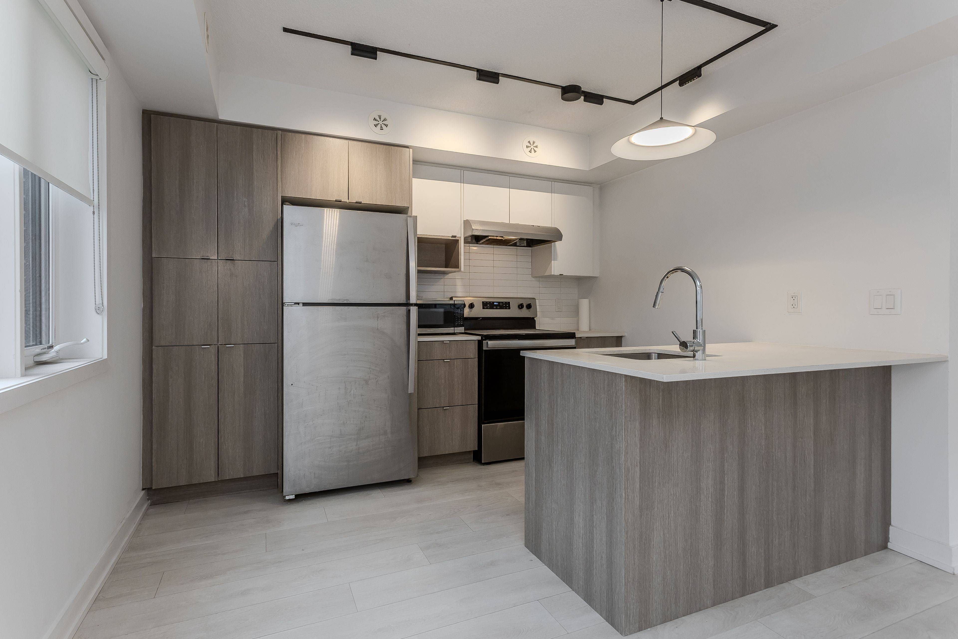 Burlington, ON L7T 0C3,1133 Cooke BLVD #815