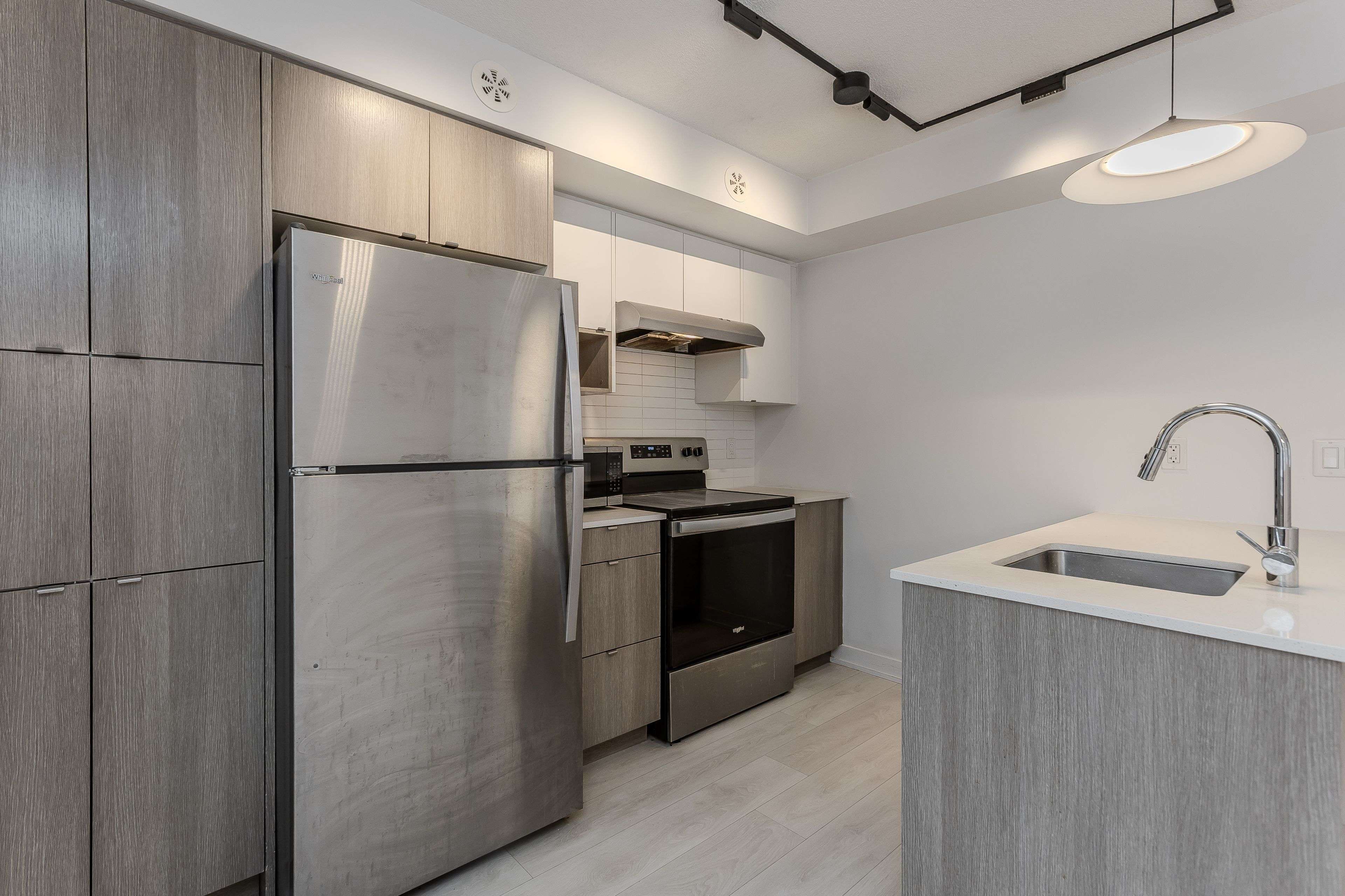 Burlington, ON L7T 0C3,1133 Cooke BLVD #815