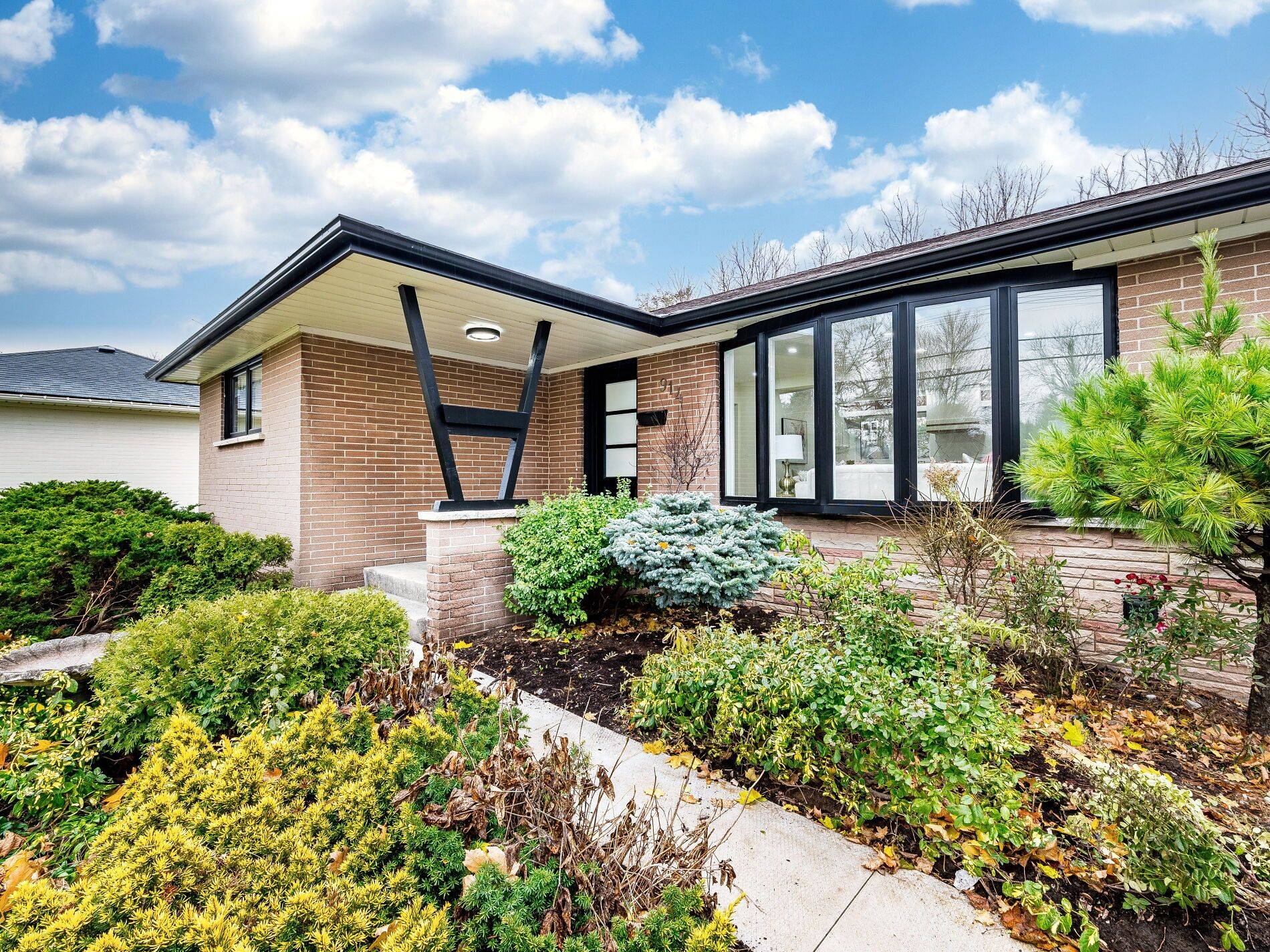 Burlington, ON L7T 3Y2,914 Francis RD