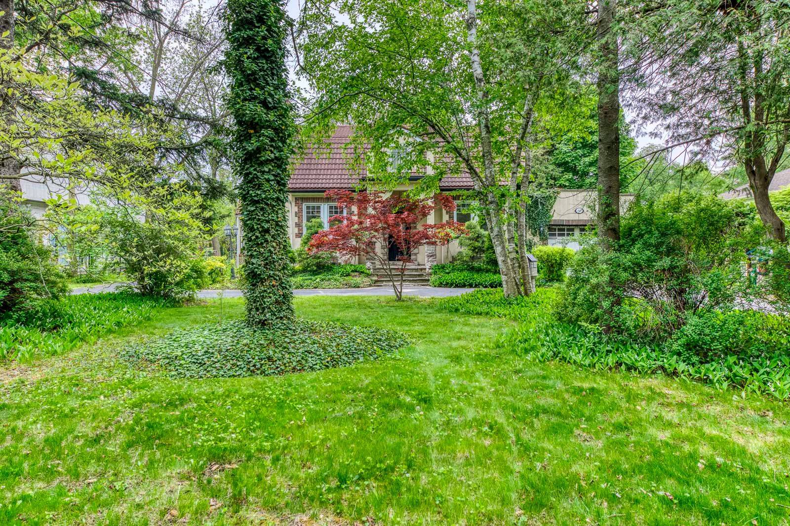 Oakville, ON L6J 4V7,398 Maple Grove DR