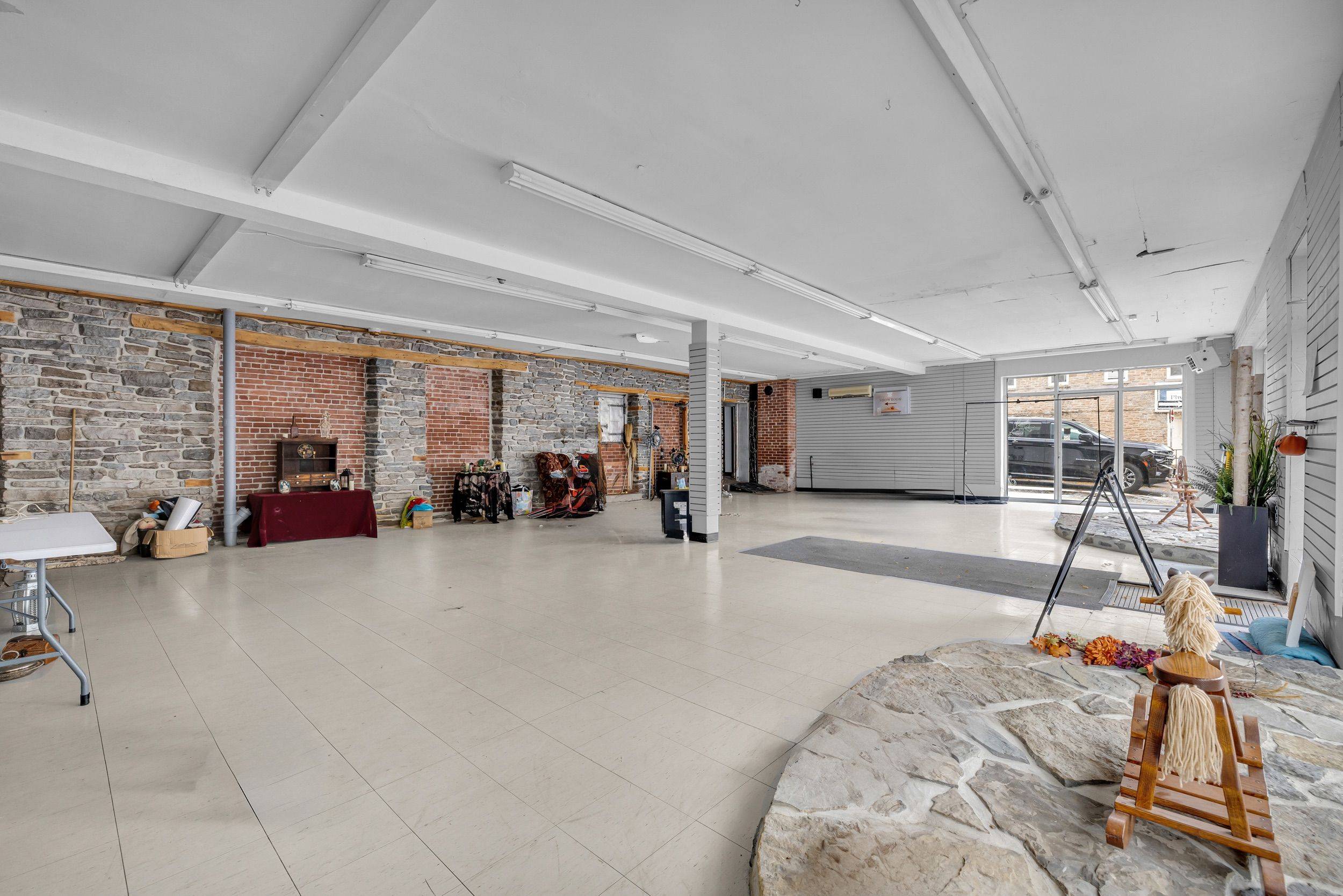 Brockville, ON K6V 1A9,26 King ST E