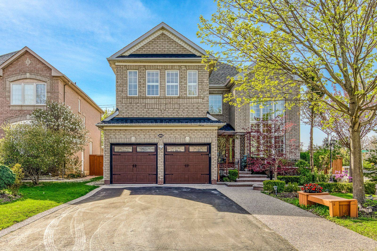 Oakville, ON L6M 3P5,2001 Rosemount CRES