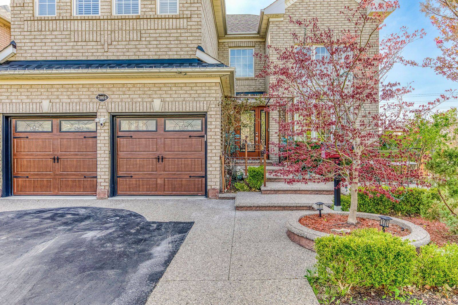 Oakville, ON L6M 3P5,2001 Rosemount CRES