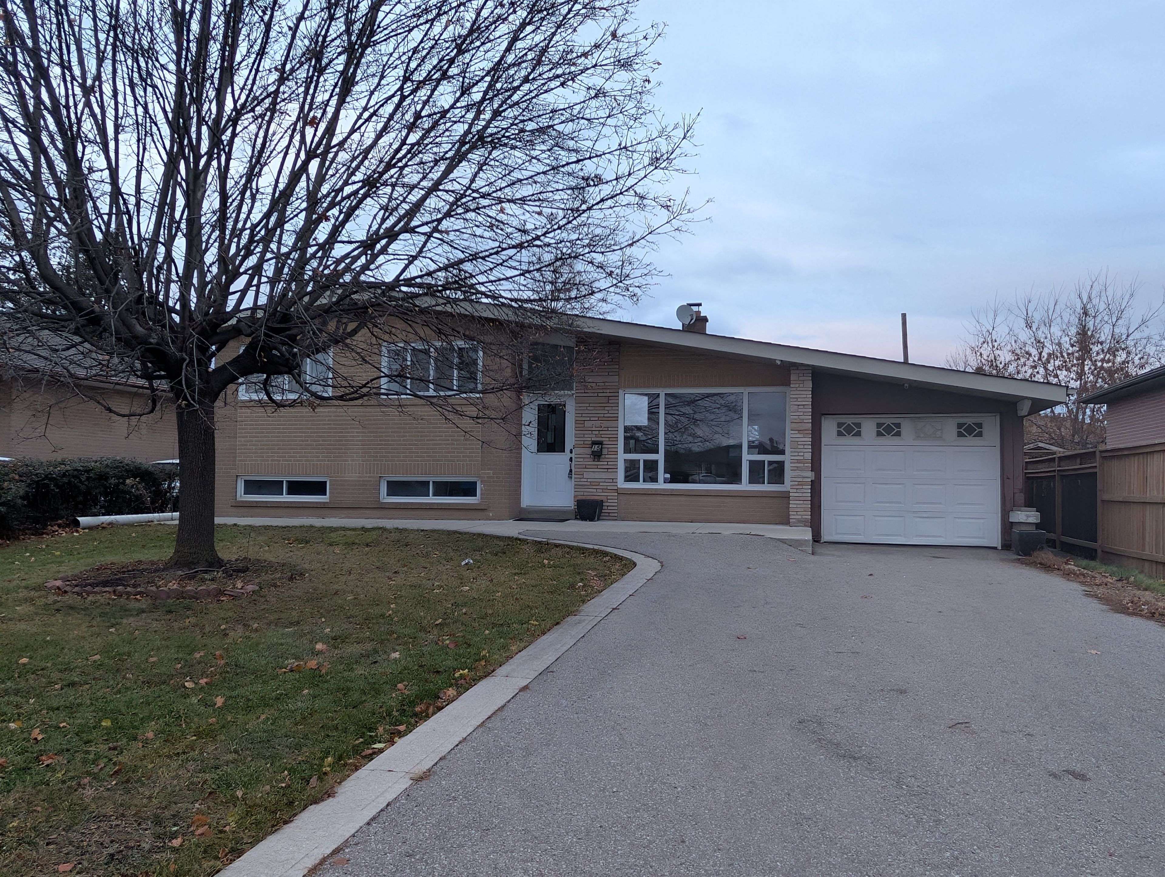 Brampton, ON L6T 2N5,15 Athlone AVE