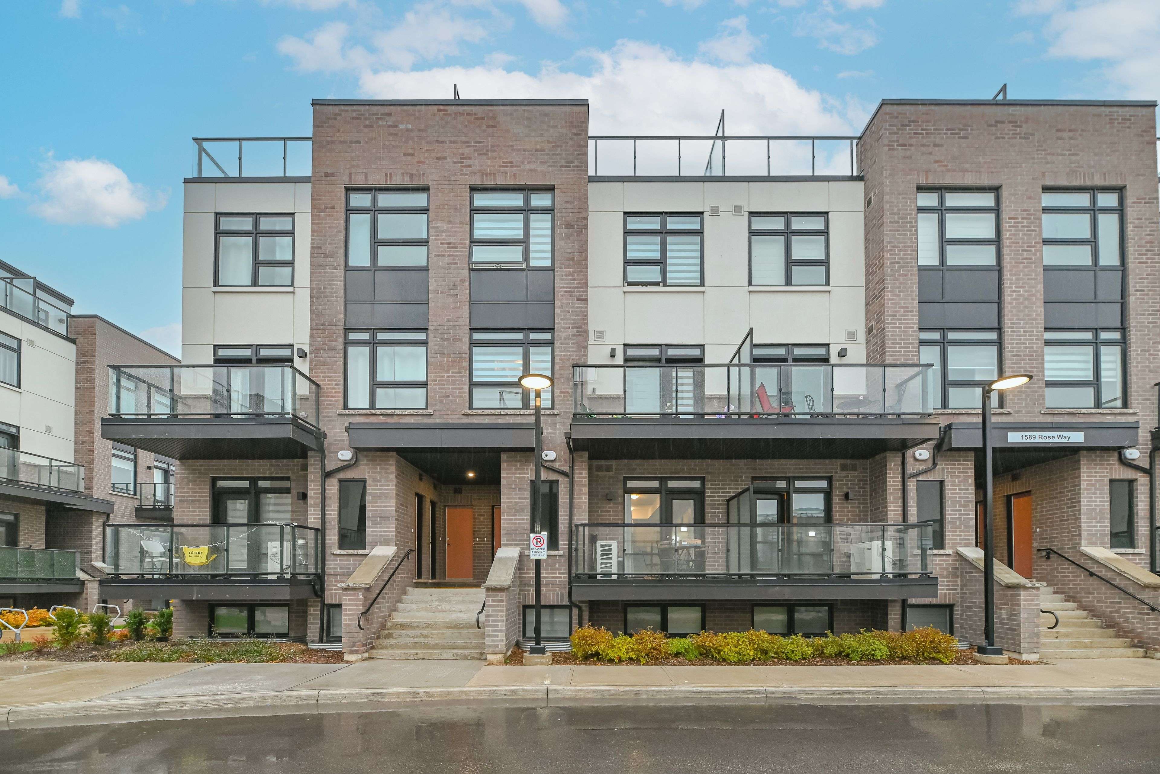 Milton, ON L9E 1N4,1589 Rose WAY #106