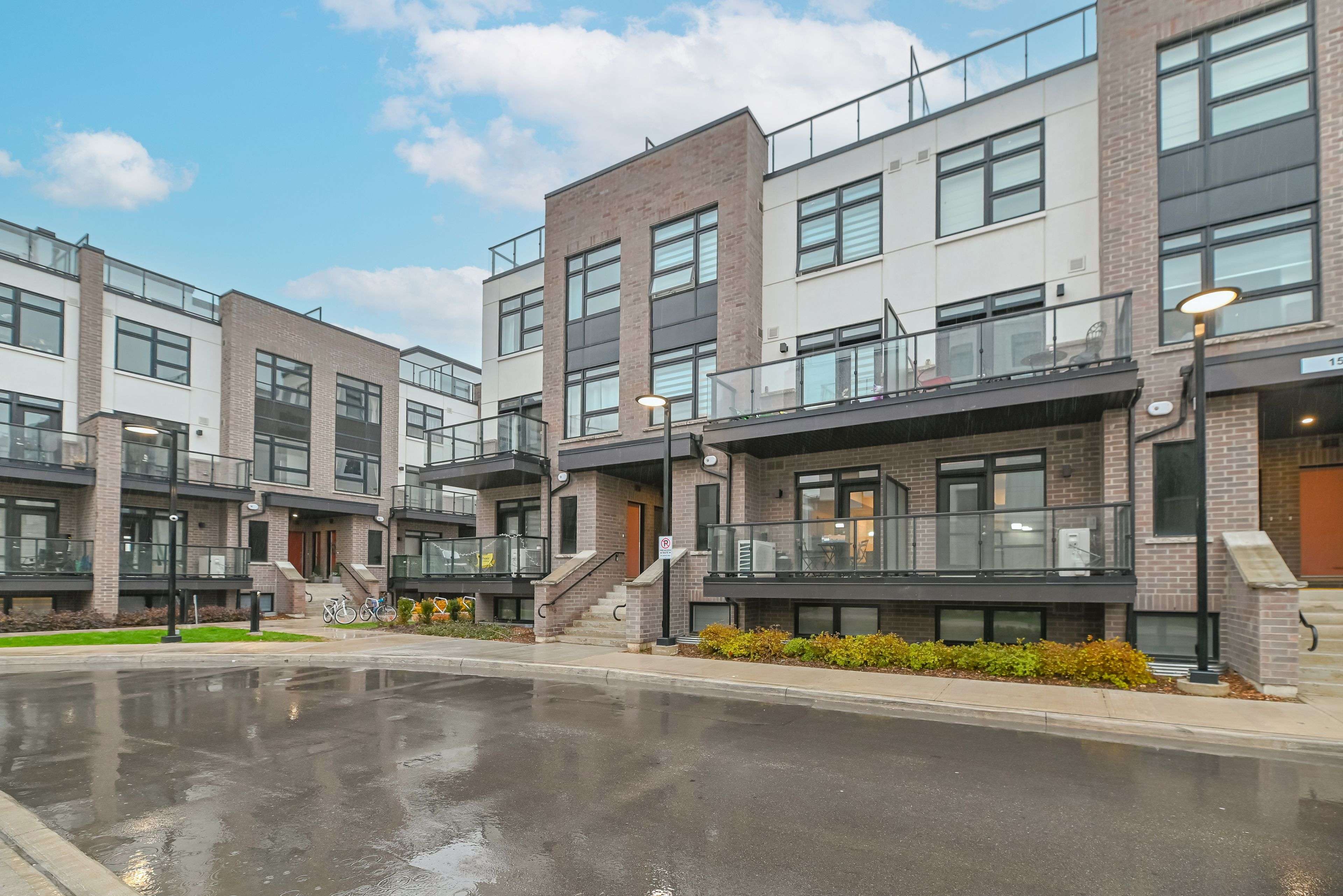 Milton, ON L9E 1N4,1589 Rose WAY #106