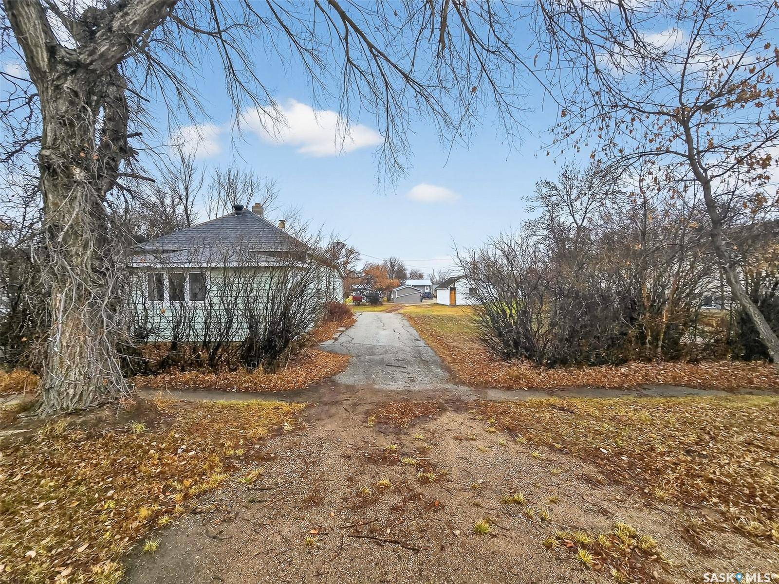 Central Butte, SK S0H 0T0,152 & 162 3rd AVENUE W