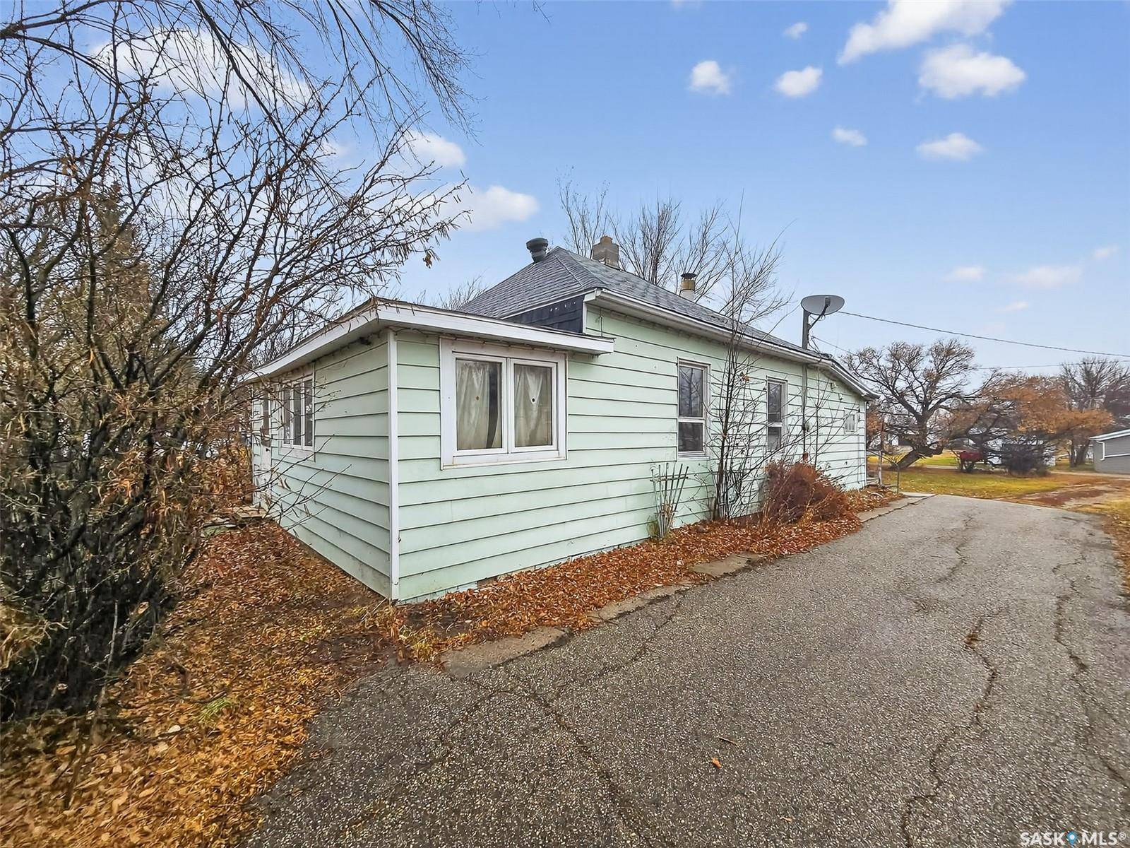 Central Butte, SK S0H 0T0,152 & 162 3rd AVENUE W