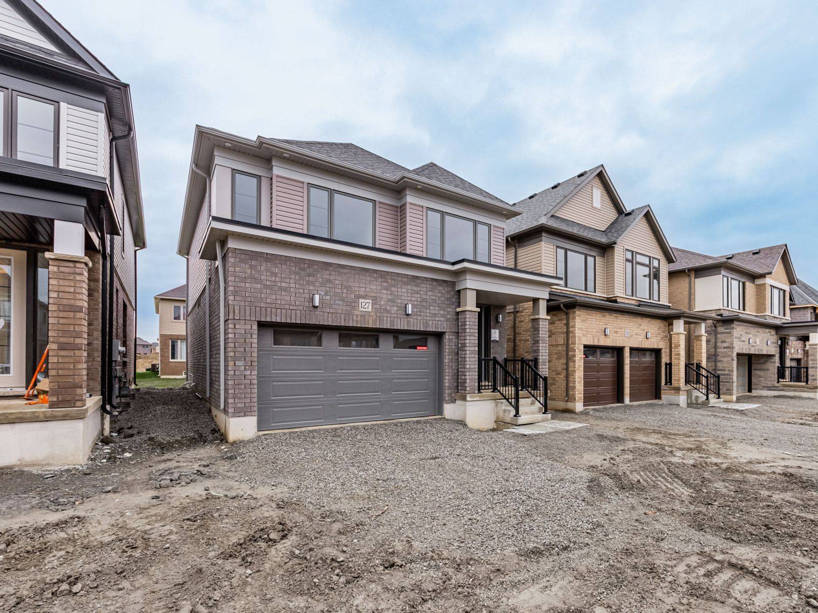 Hamilton, ON L0R 1C0,127 Soules SQ