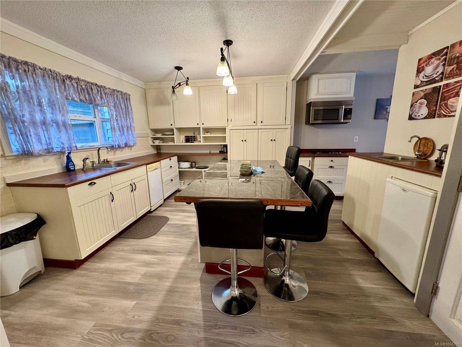 Port Alice, BC V0N 2N0,99 McKay Cres