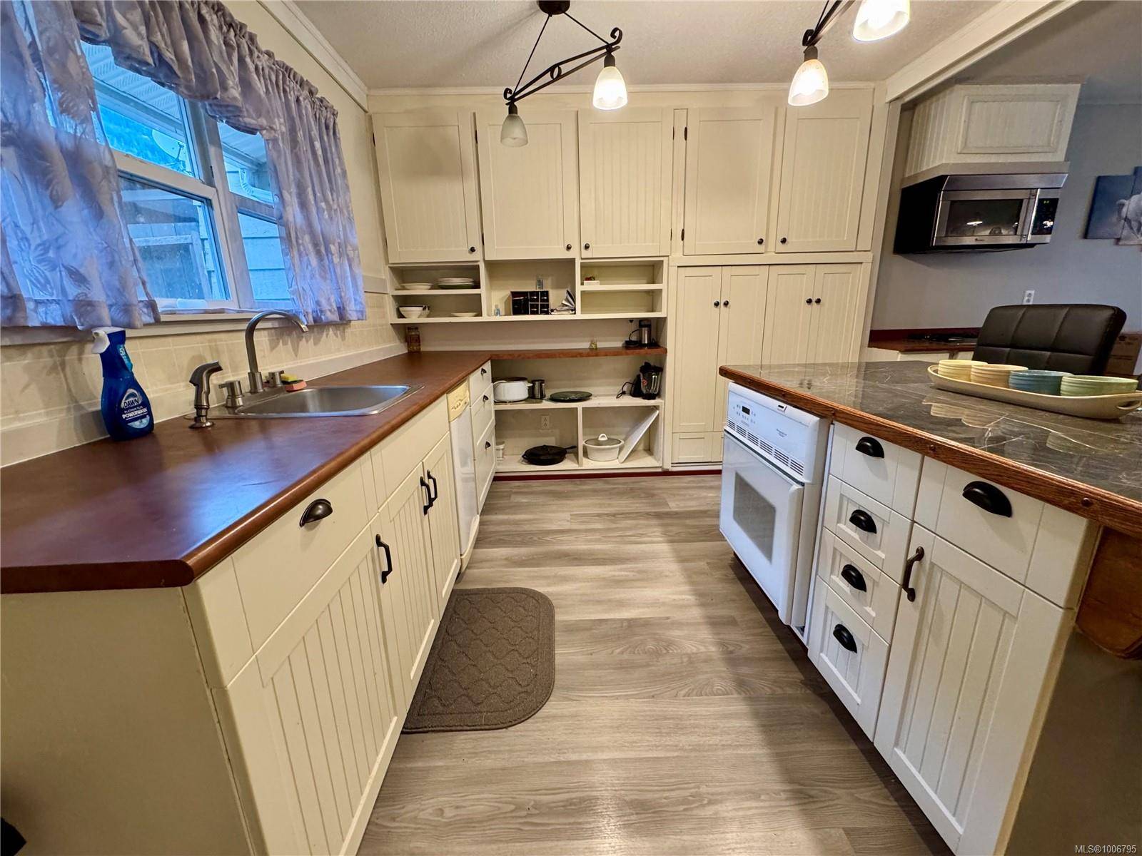 Port Alice, BC V0N 2N0,99 McKay Cres