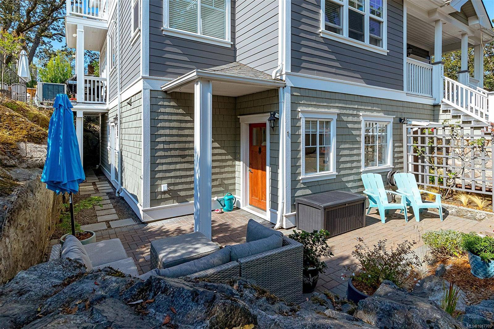 Victoria, BC V8S 3R7,1002 Carberry Gdns #1