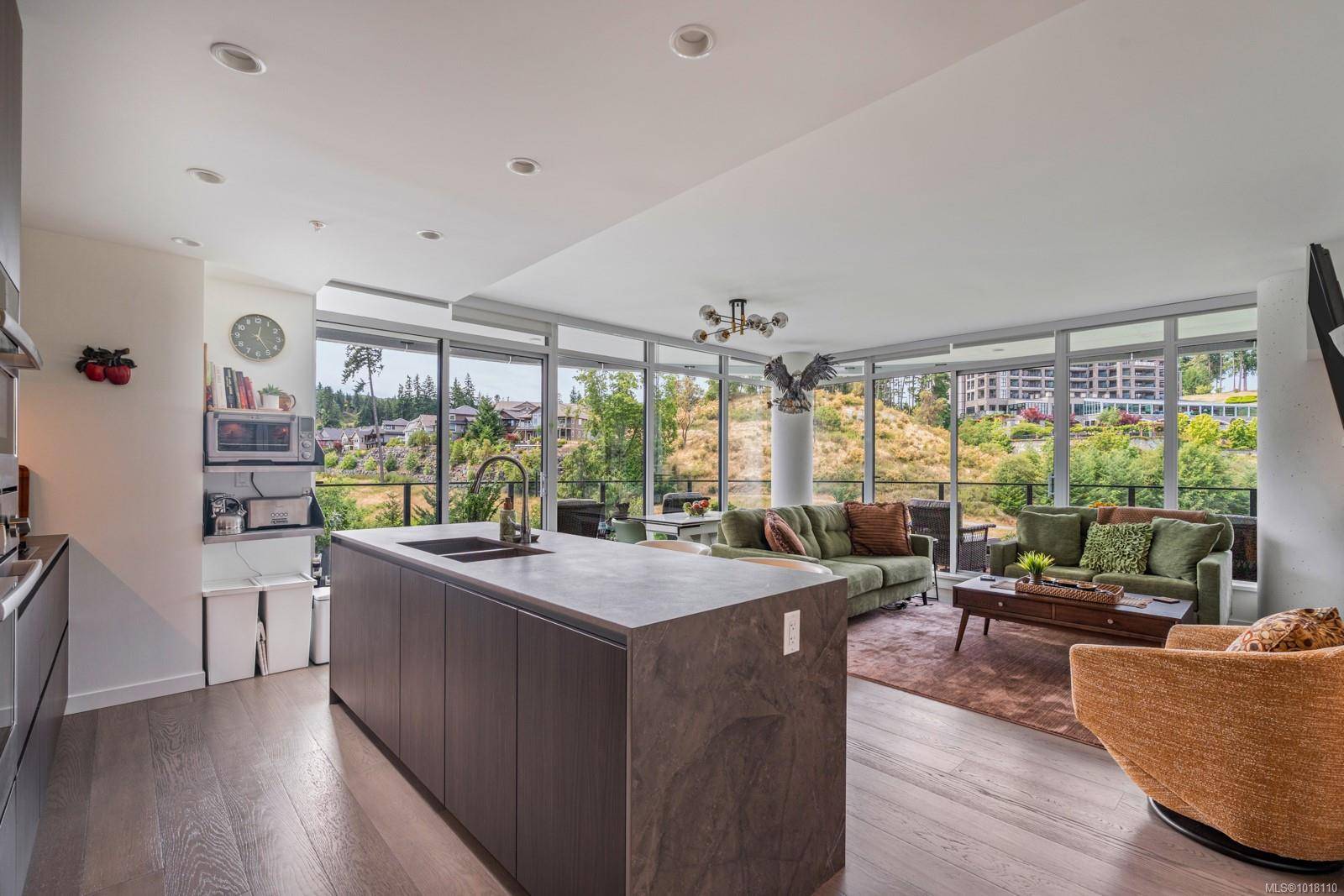 Langford, BC V9B 7C1,2000 Hannington Rd #815