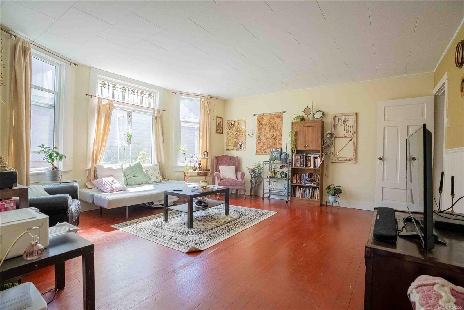 Victoria, BC V8T 4H5,2329 Dowler Pl