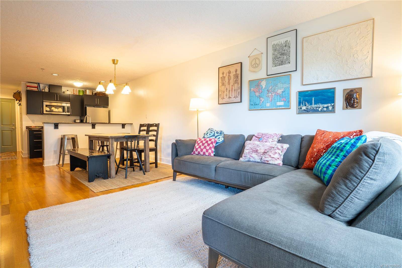 Langford, BC V9B 3V2,2717 Peatt Rd #306