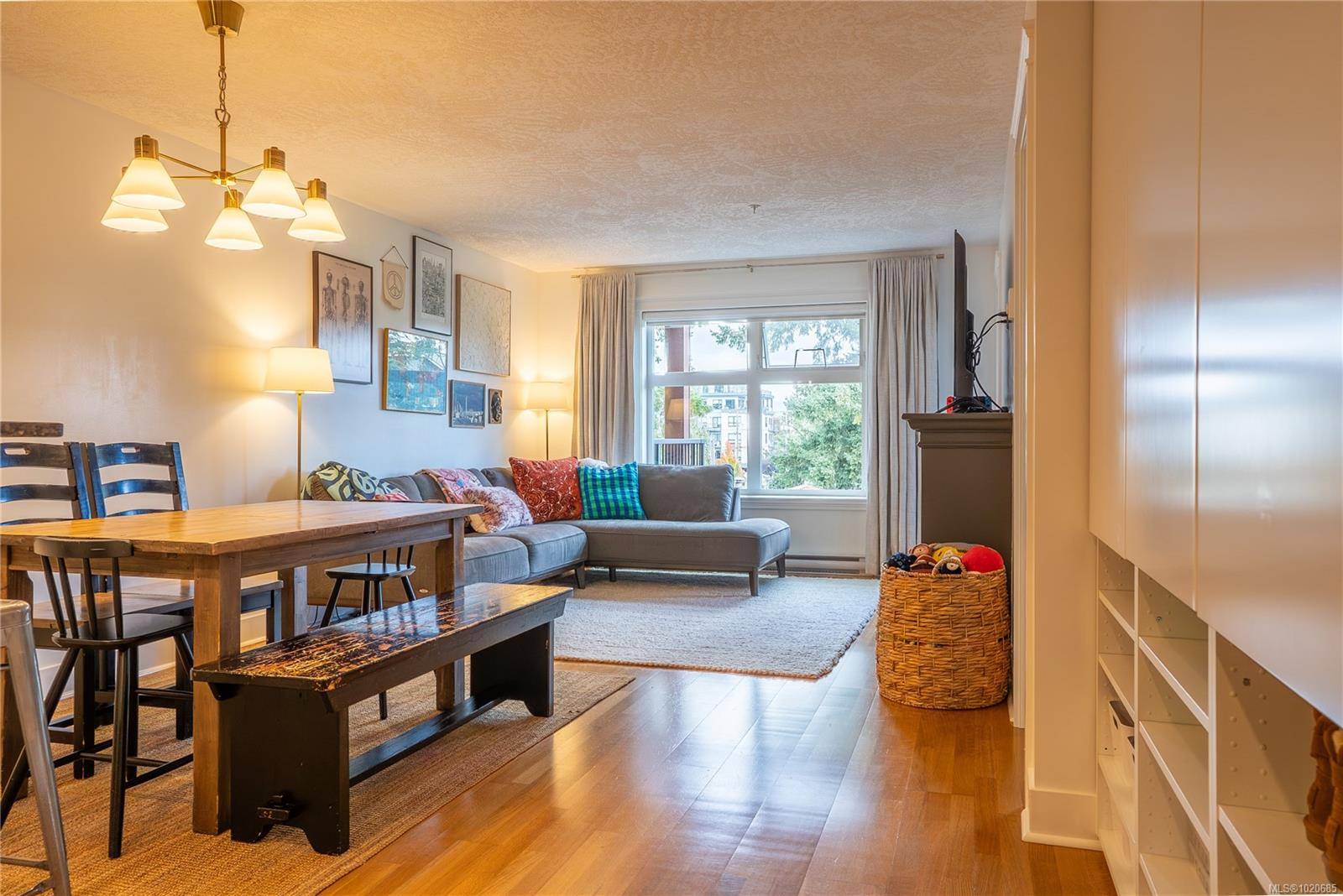 Langford, BC V9B 3V2,2717 Peatt Rd #306